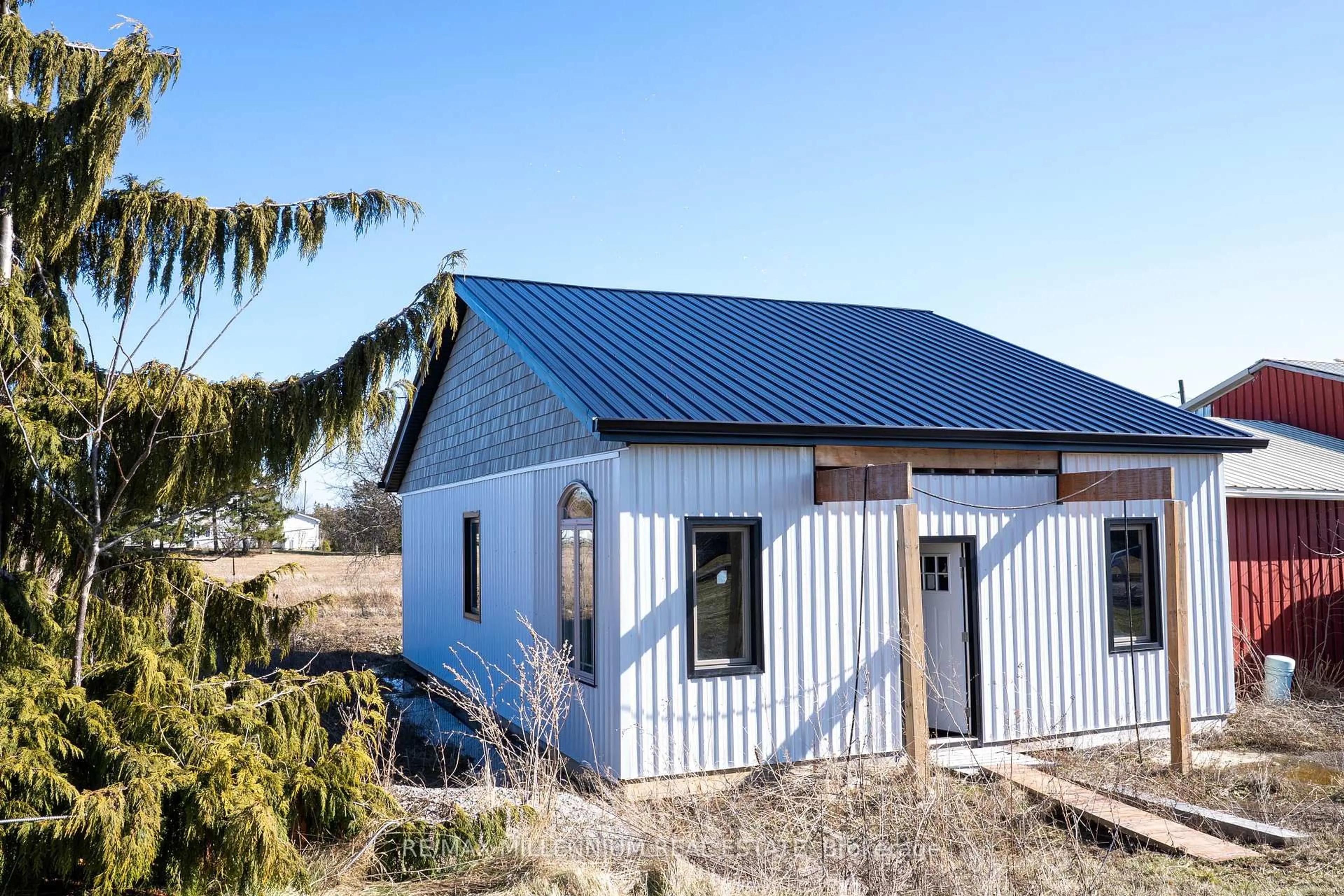 Home with vinyl exterior material, building for 1113 Ridge Rd, Hamilton Ontario L8J 2X5