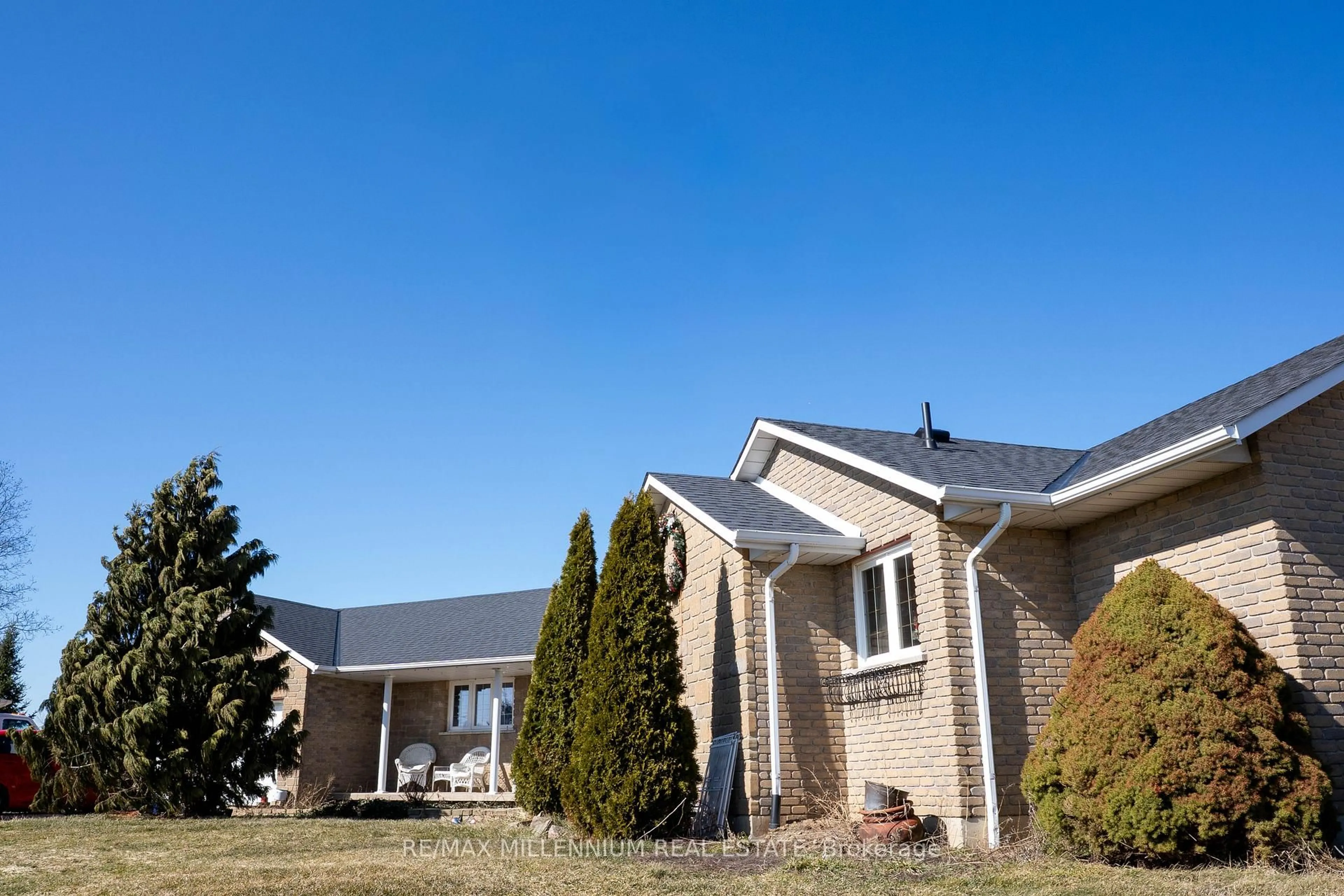 Home with brick exterior material, unknown for 1113 Ridge Rd, Hamilton Ontario L8J 2X5