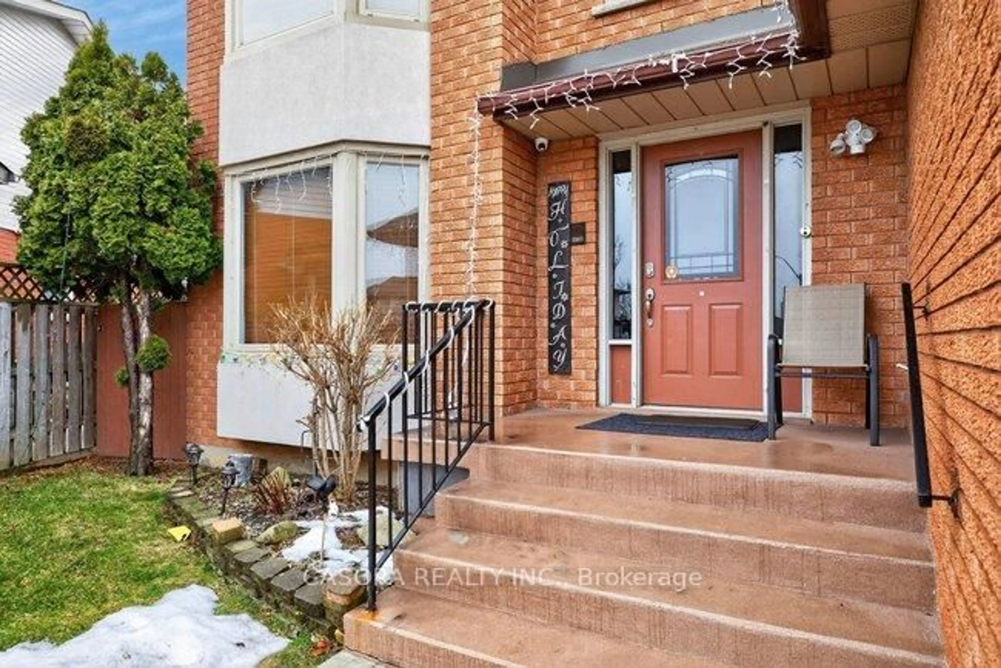 Indoor entryway for 15 TALIA Crt, Hamilton Ontario L8E 4X8