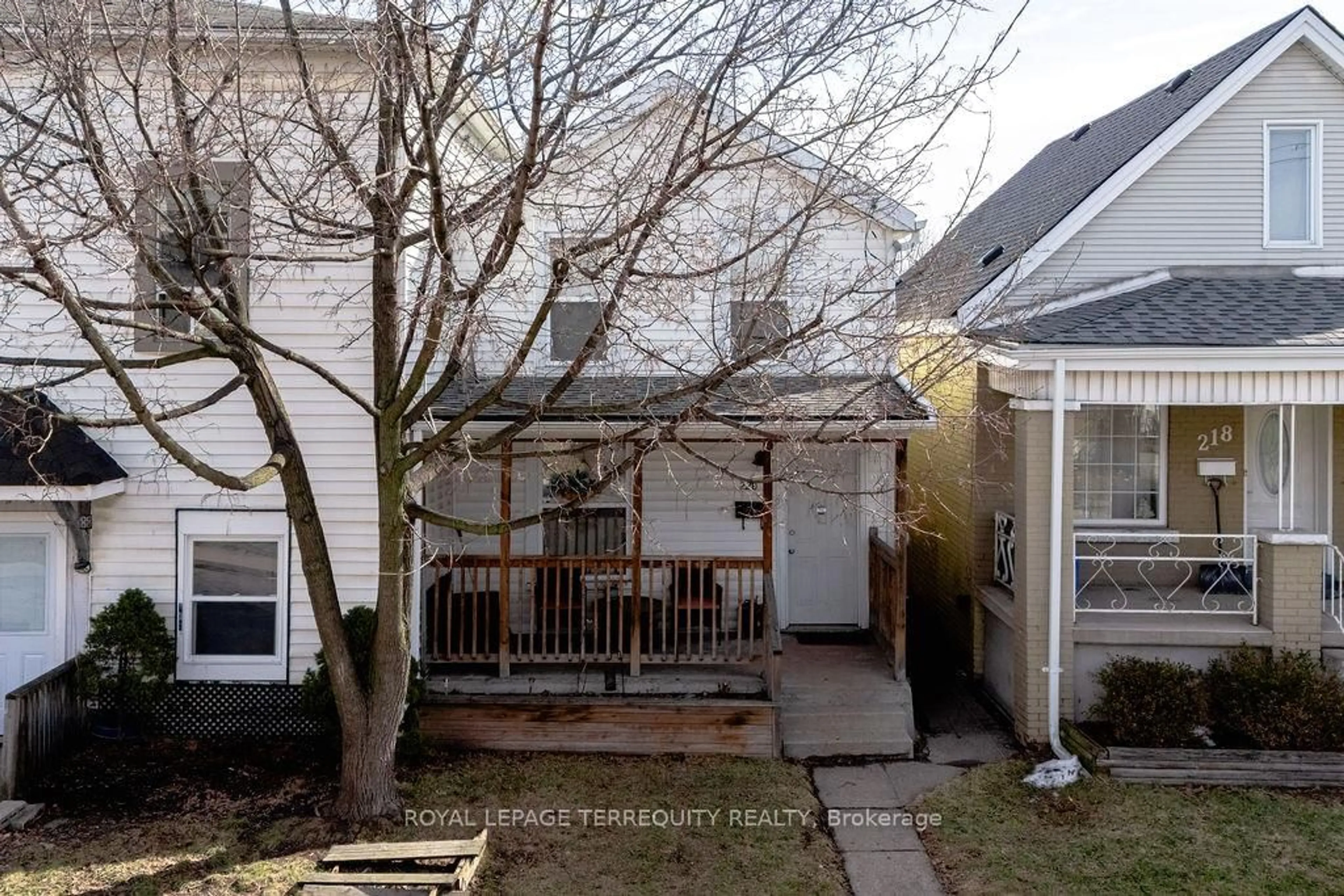 Patio, street for 224 Rosslyn Ave, Hamilton Ontario L8L 7P7