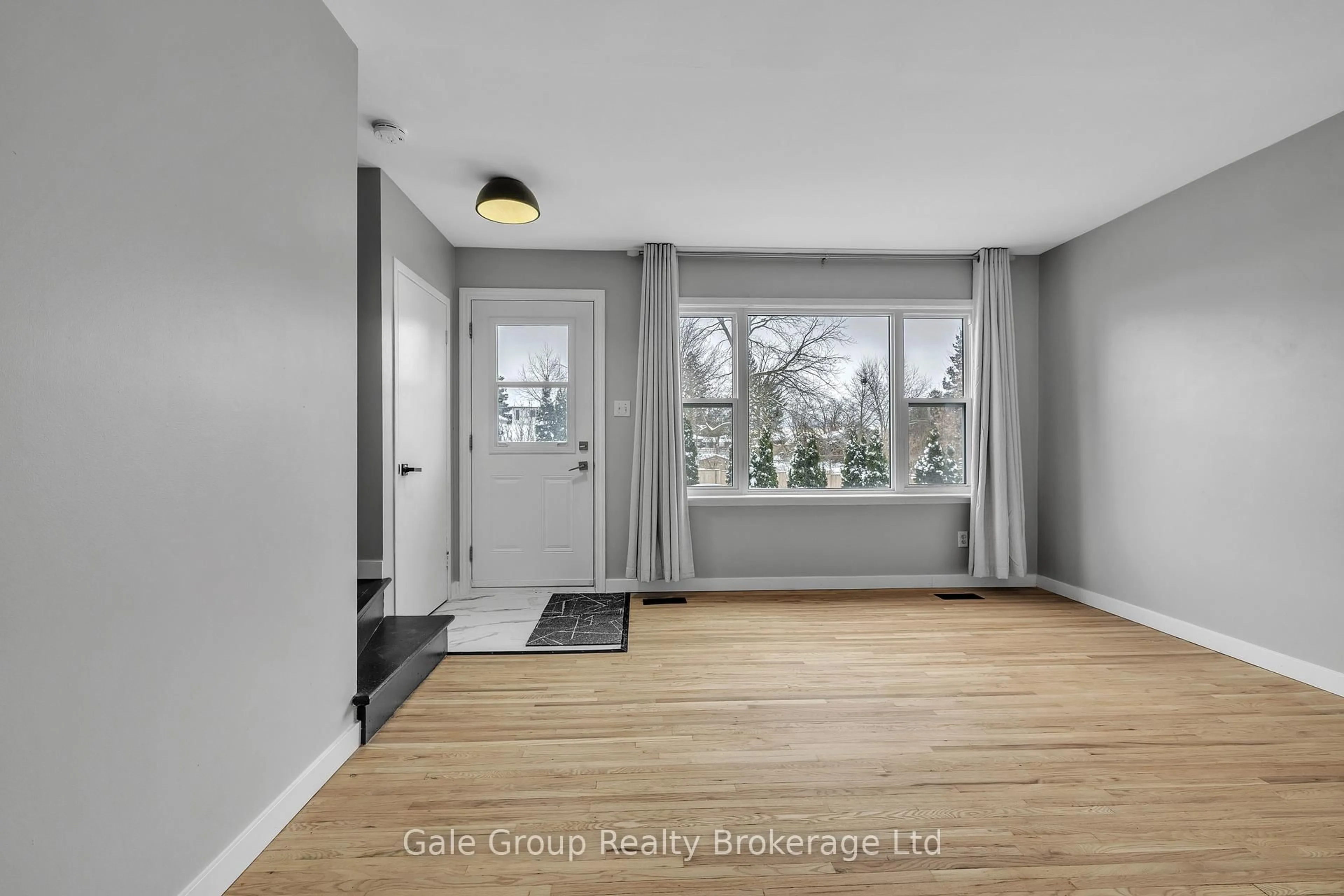 Indoor entryway for 78 Bee St #11, Woodstock Ontario N4S 3Z3