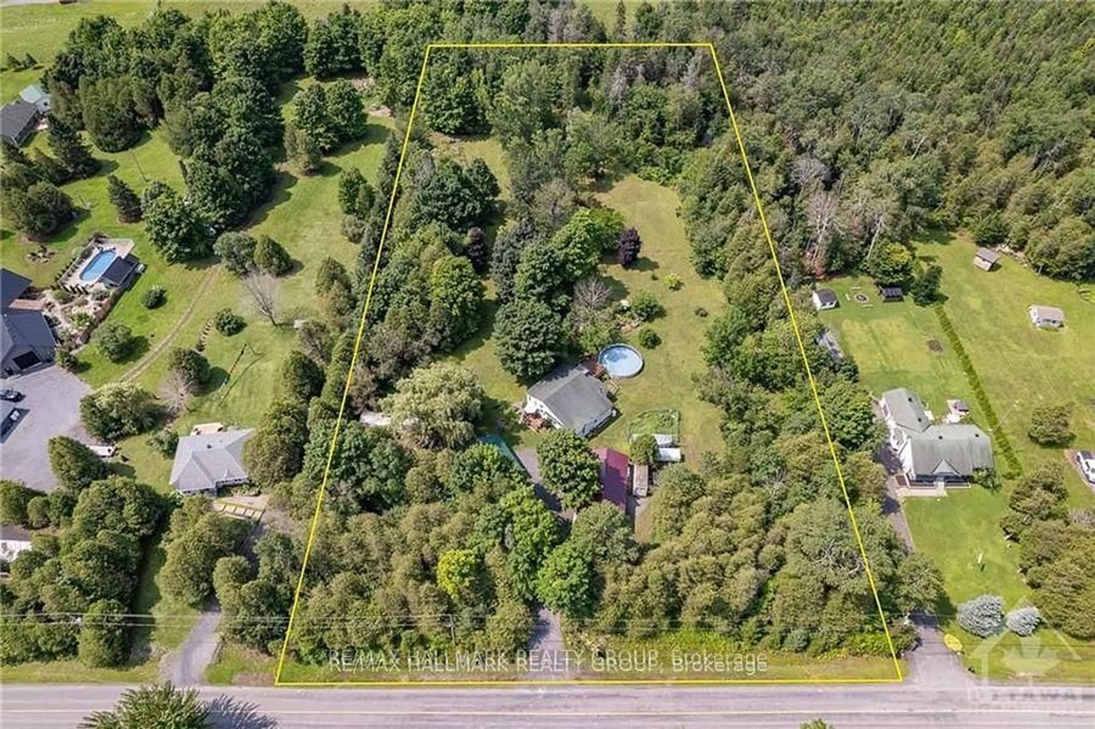 A pic from outside/outdoor area/front of a property/back of a property/a pic from drone, unknown for 3838 KENYON DAM Rd, North Glengarry Ontario K0C 1A0