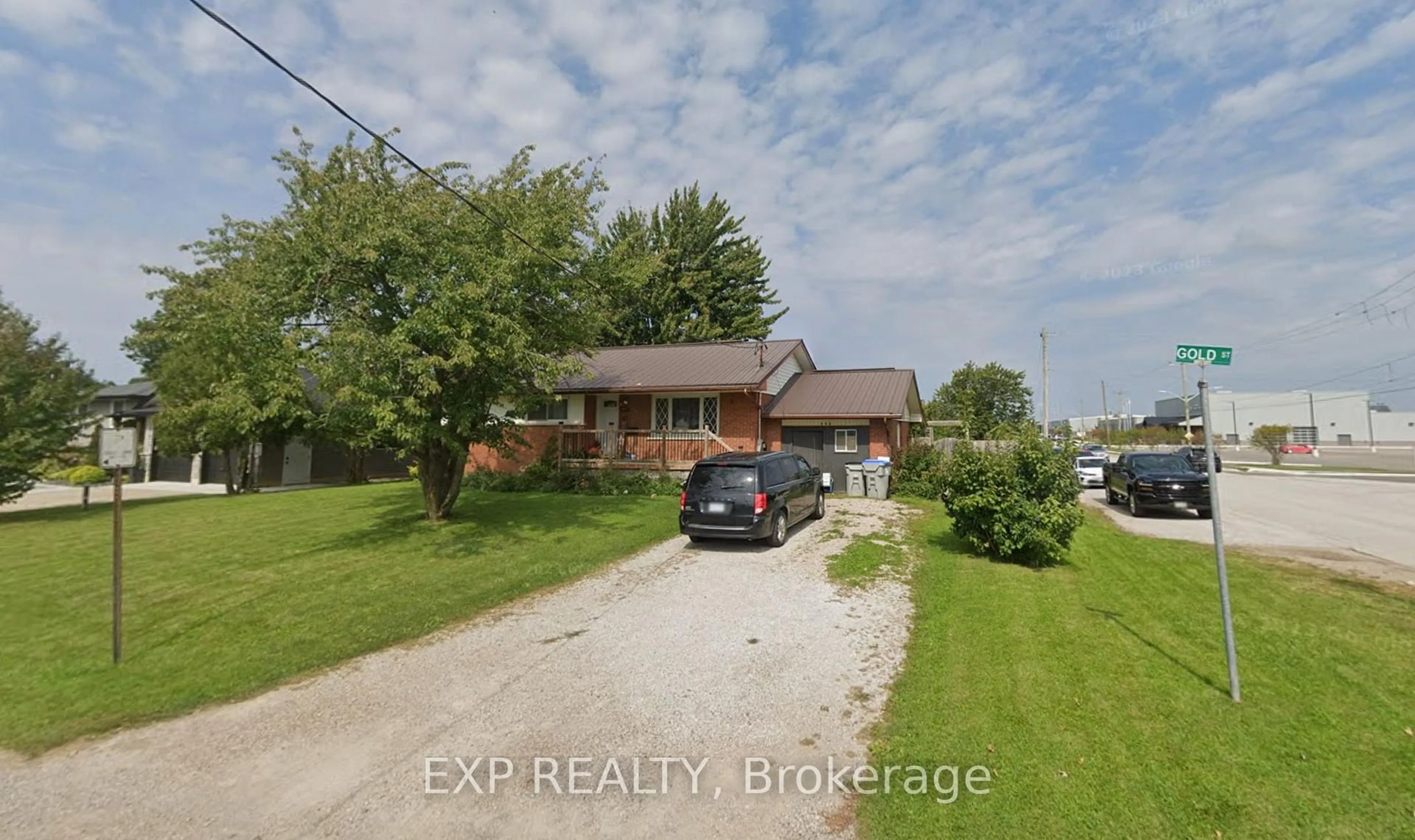 A pic from outside/outdoor area/front of a property/back of a property/a pic from drone, street for 597 Gold St, Warwick Ontario N0M 2S0