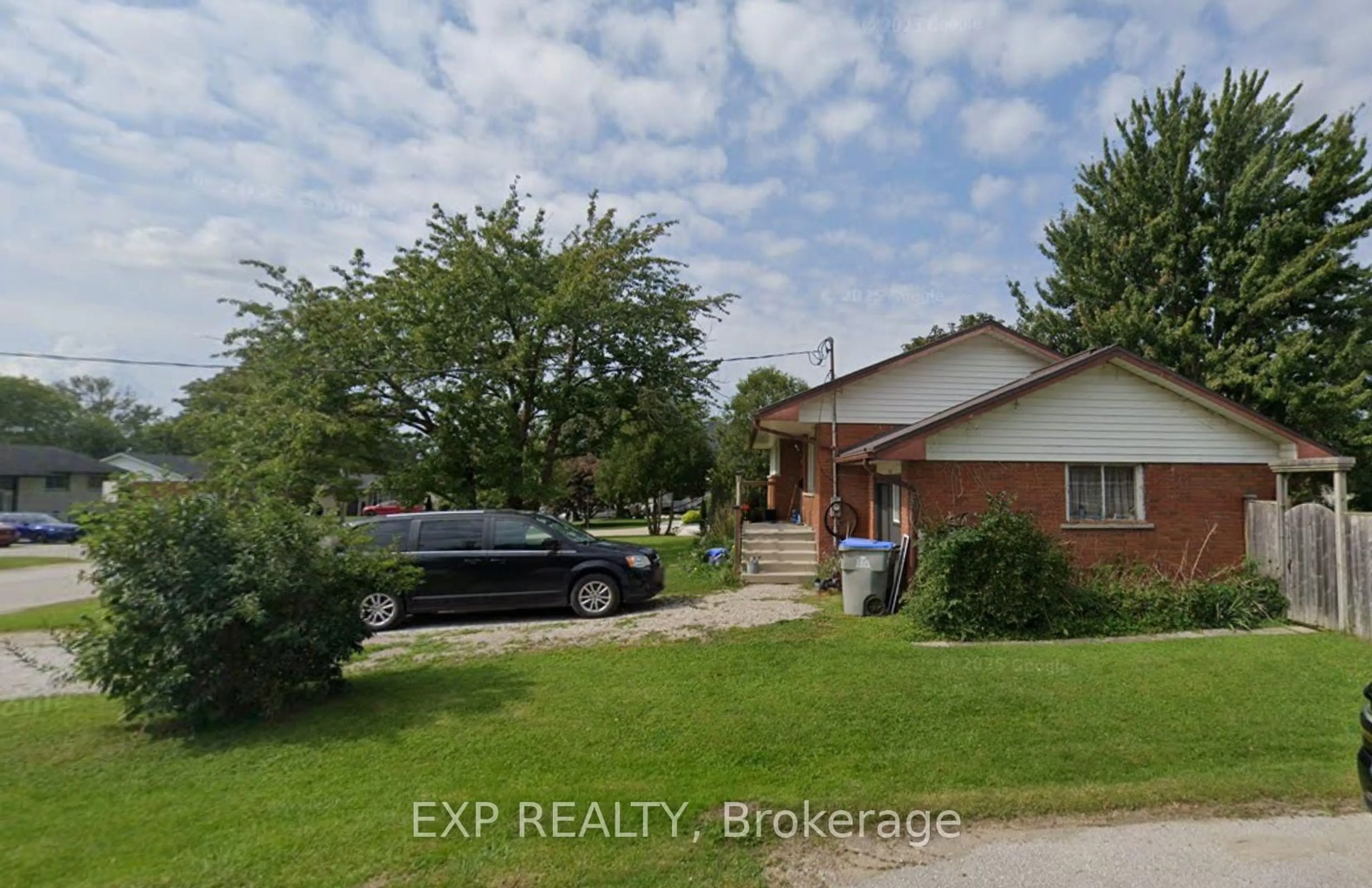 A pic from outside/outdoor area/front of a property/back of a property/a pic from drone, street for 597 Gold St, Warwick Ontario N0M 2S0