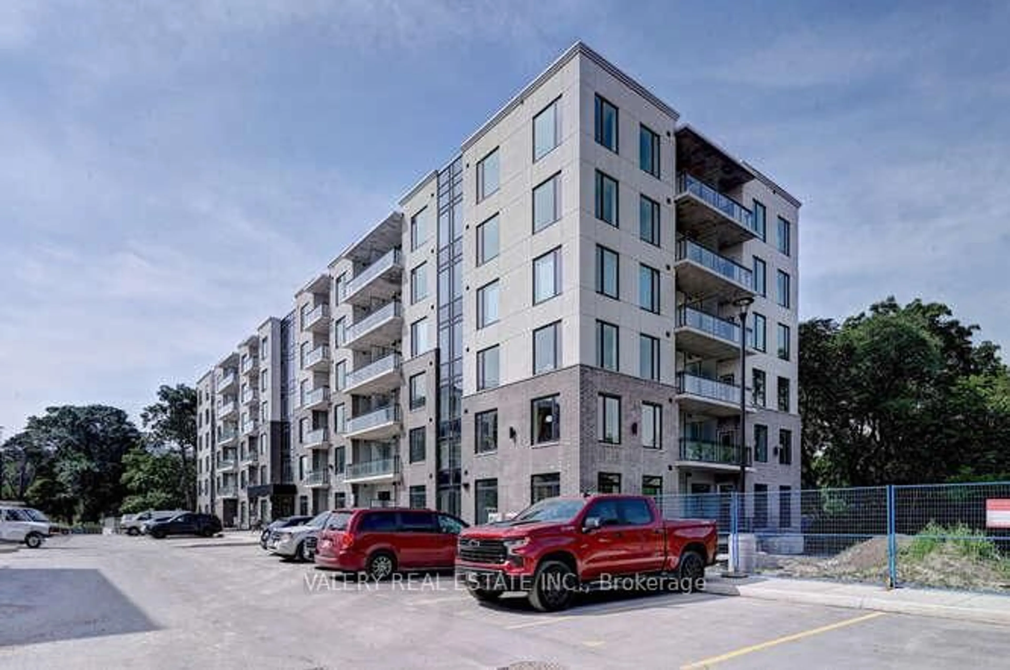 Unknown for 103 Roger St #102, Waterloo Ontario N2J 1A4