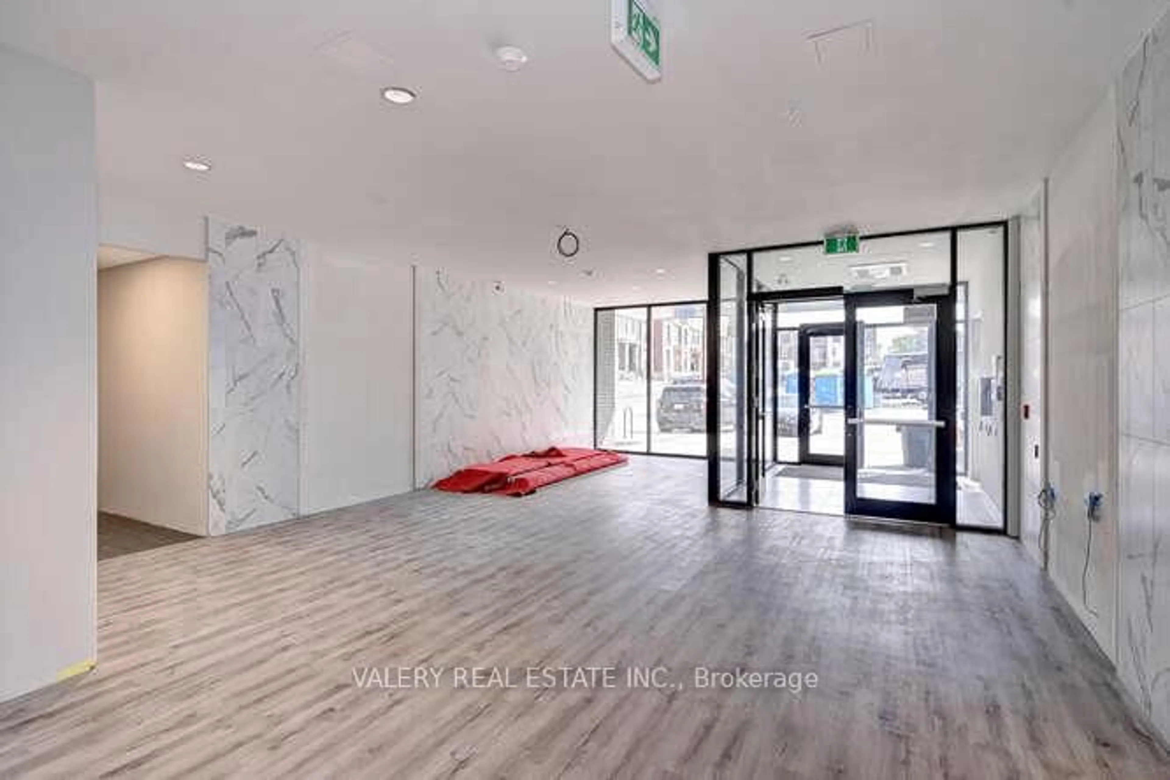 Indoor foyer for 103 Roger St #102, Waterloo Ontario N2J 1A4