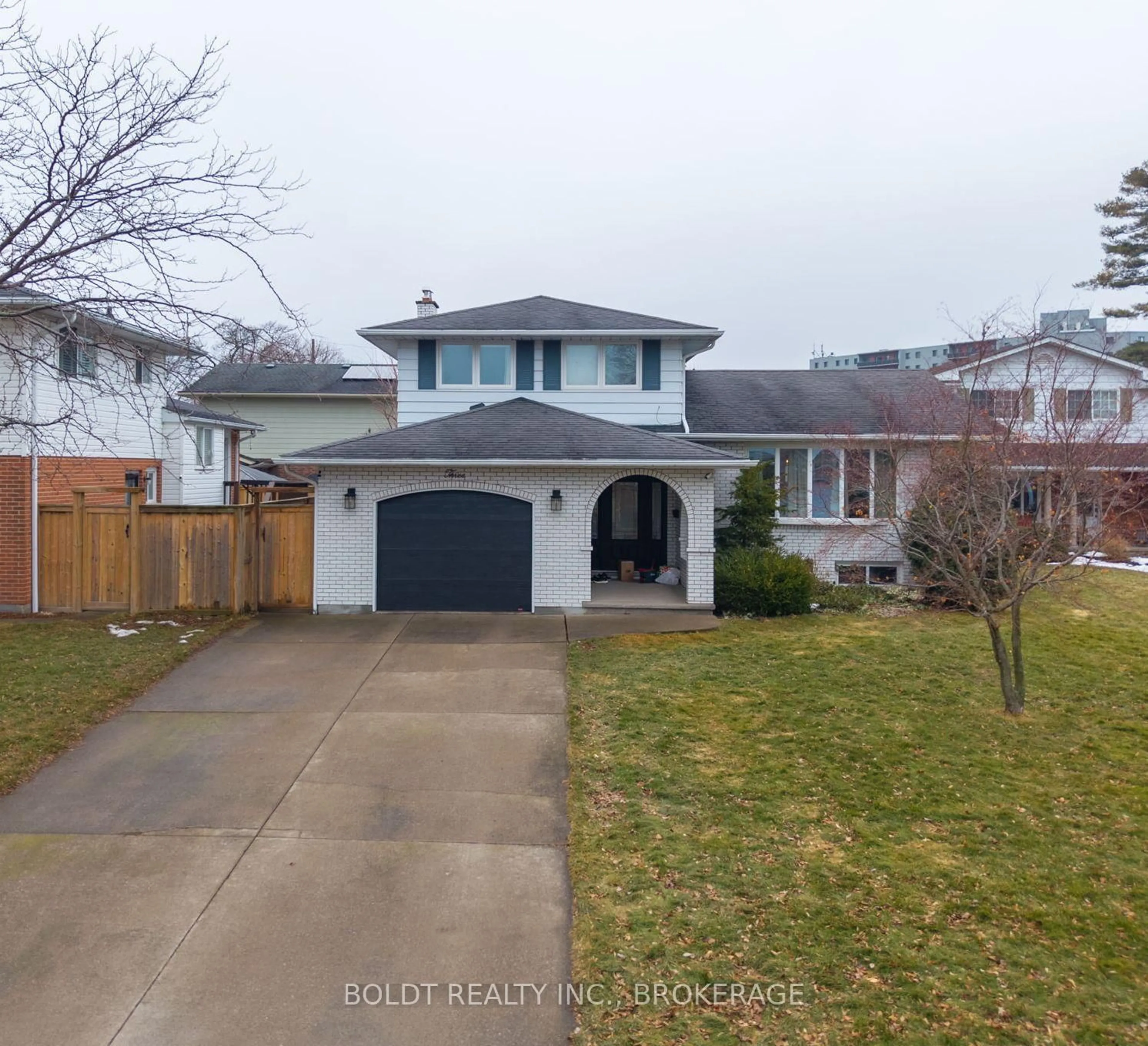 Unknown for 3 Wendover Pl, St. Catharines Ontario L2N 6T9