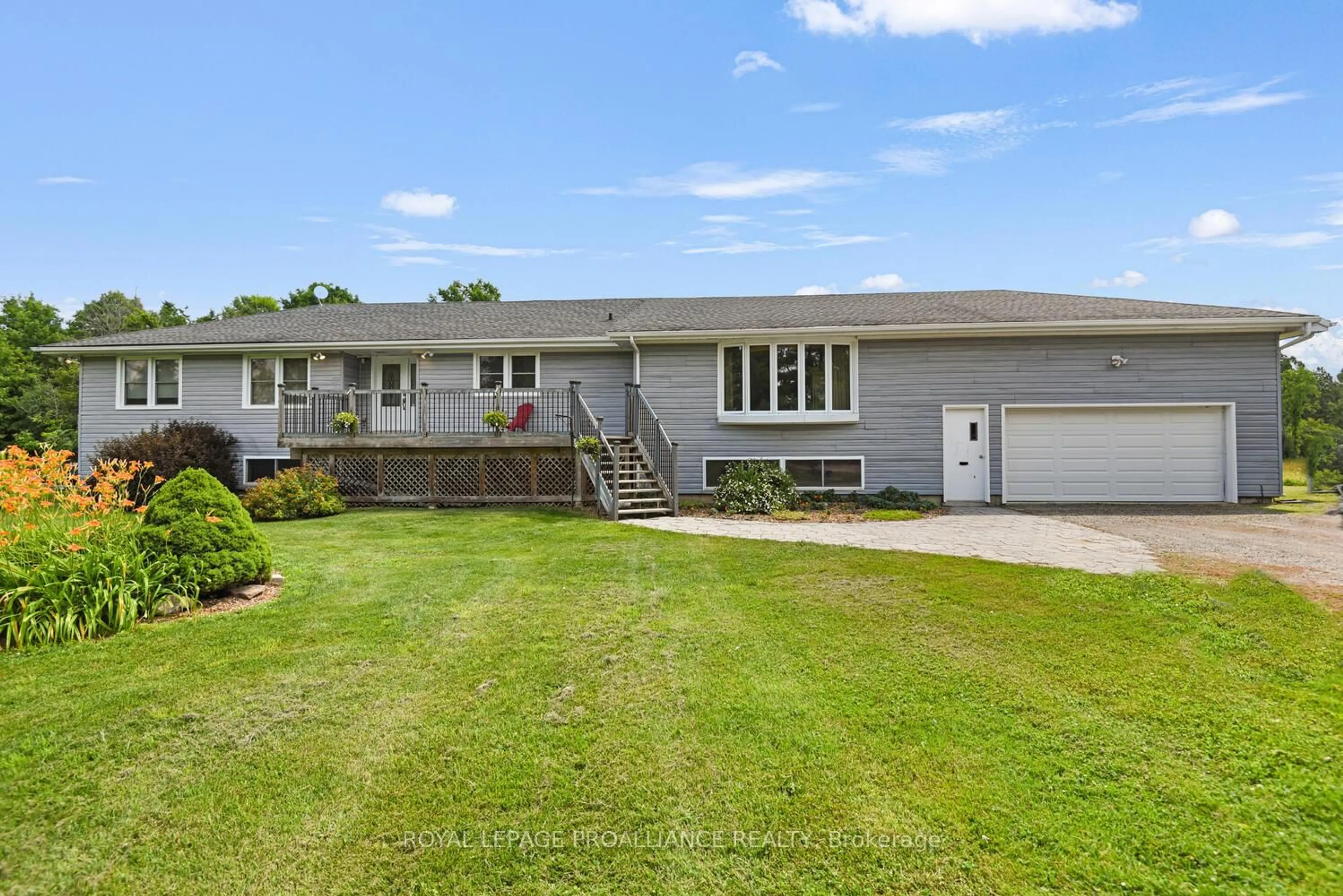 Home with vinyl exterior material, unknown for 7079 County Road 44 Rd, Edwardsburgh/Cardinal Ontario K0E 1X0