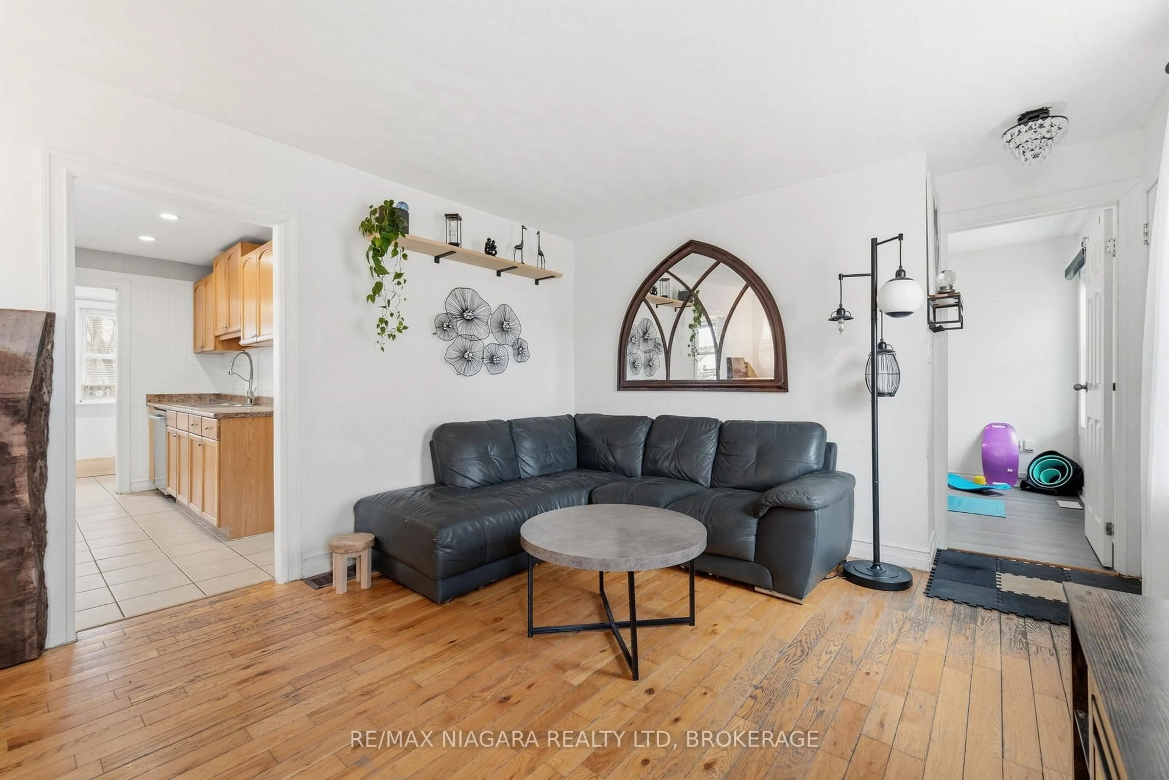 Living room with furniture, unknown for 5 Homewood Ave, St. Catharines Ontario L2M 5L2