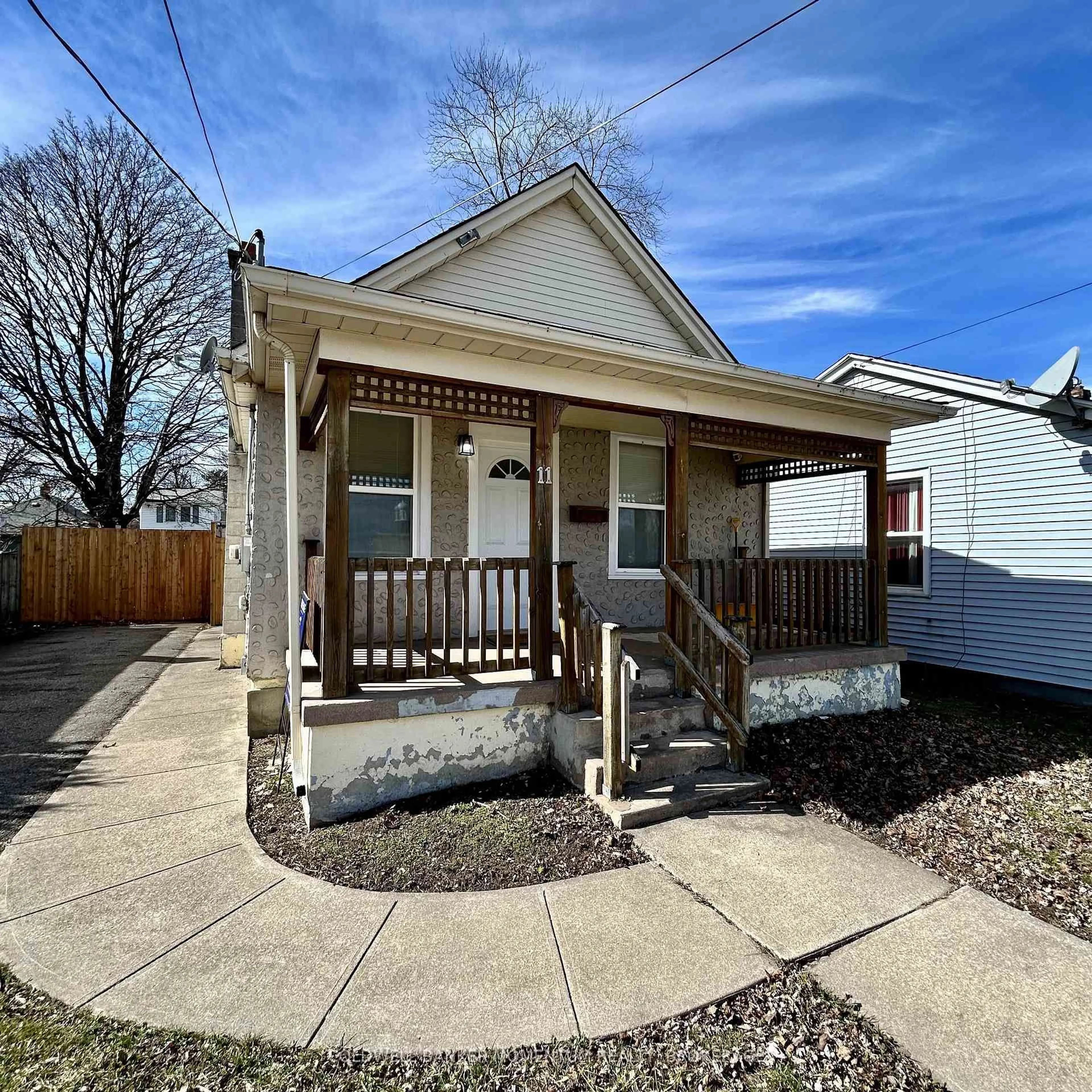 Unknown for 11 Greenlaw Pl, St. Catharines Ontario L2R 4S5