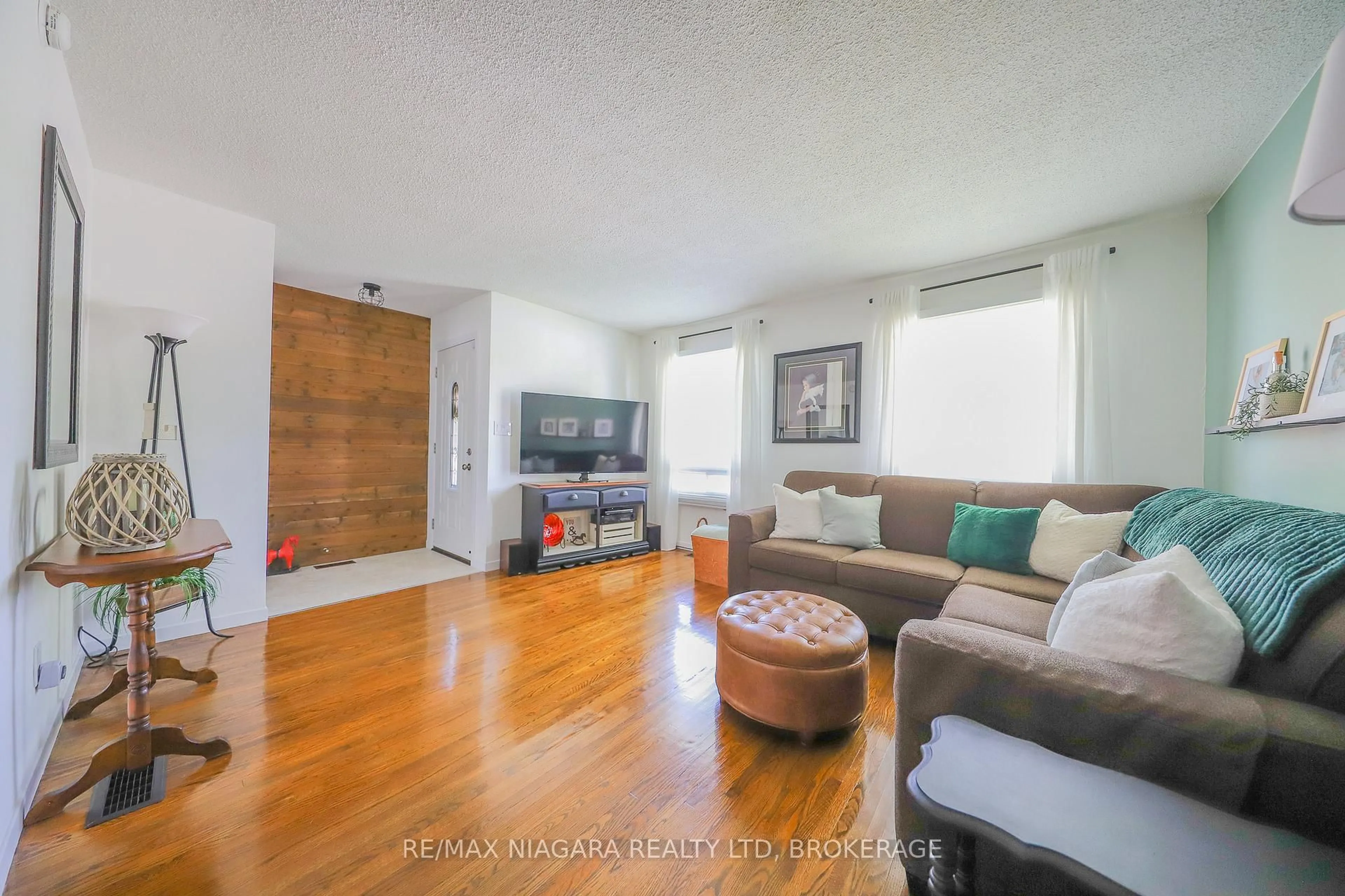 Living room with furniture, wood/laminate floor for 42 Seymour Ave, St. Catharines Ontario L2P 1A7