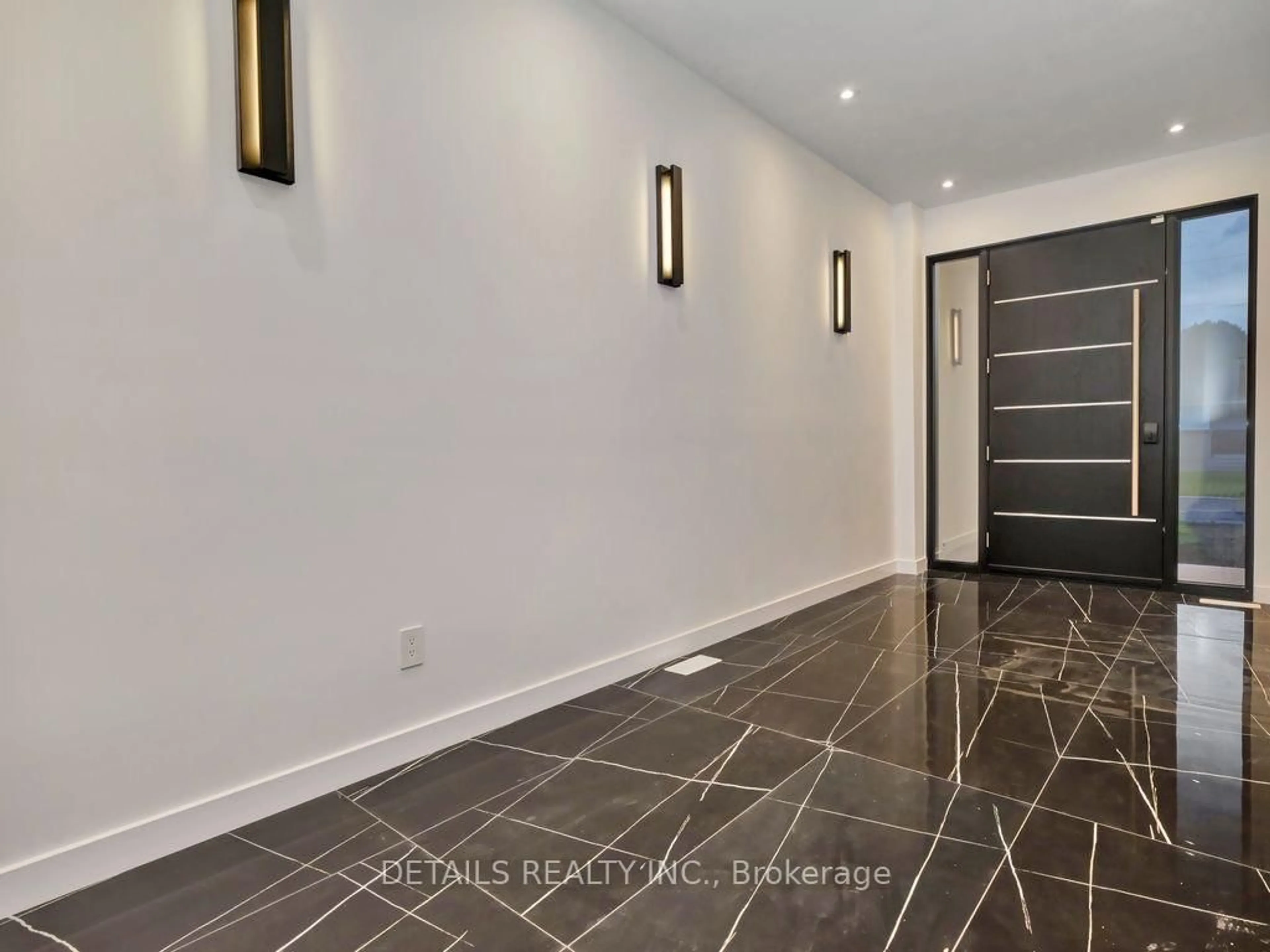 Indoor entryway for 20 Dunham St, Ottawa Ontario K1J 7L6