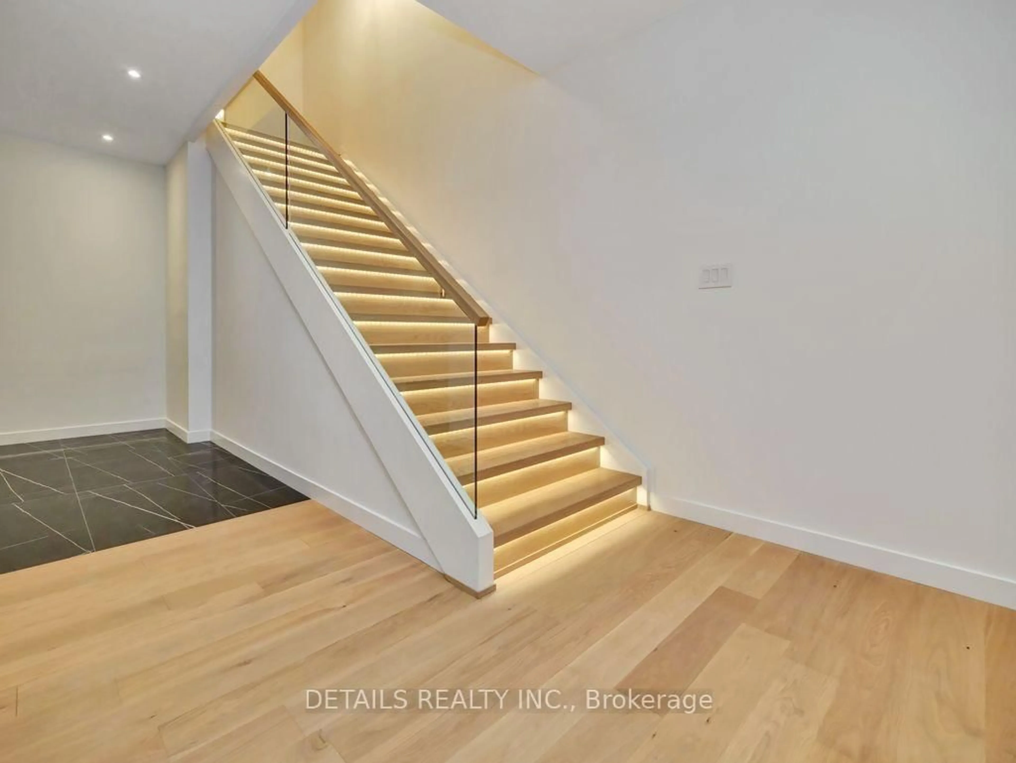 Stairs for 20 Dunham St, Ottawa Ontario K1J 7L6