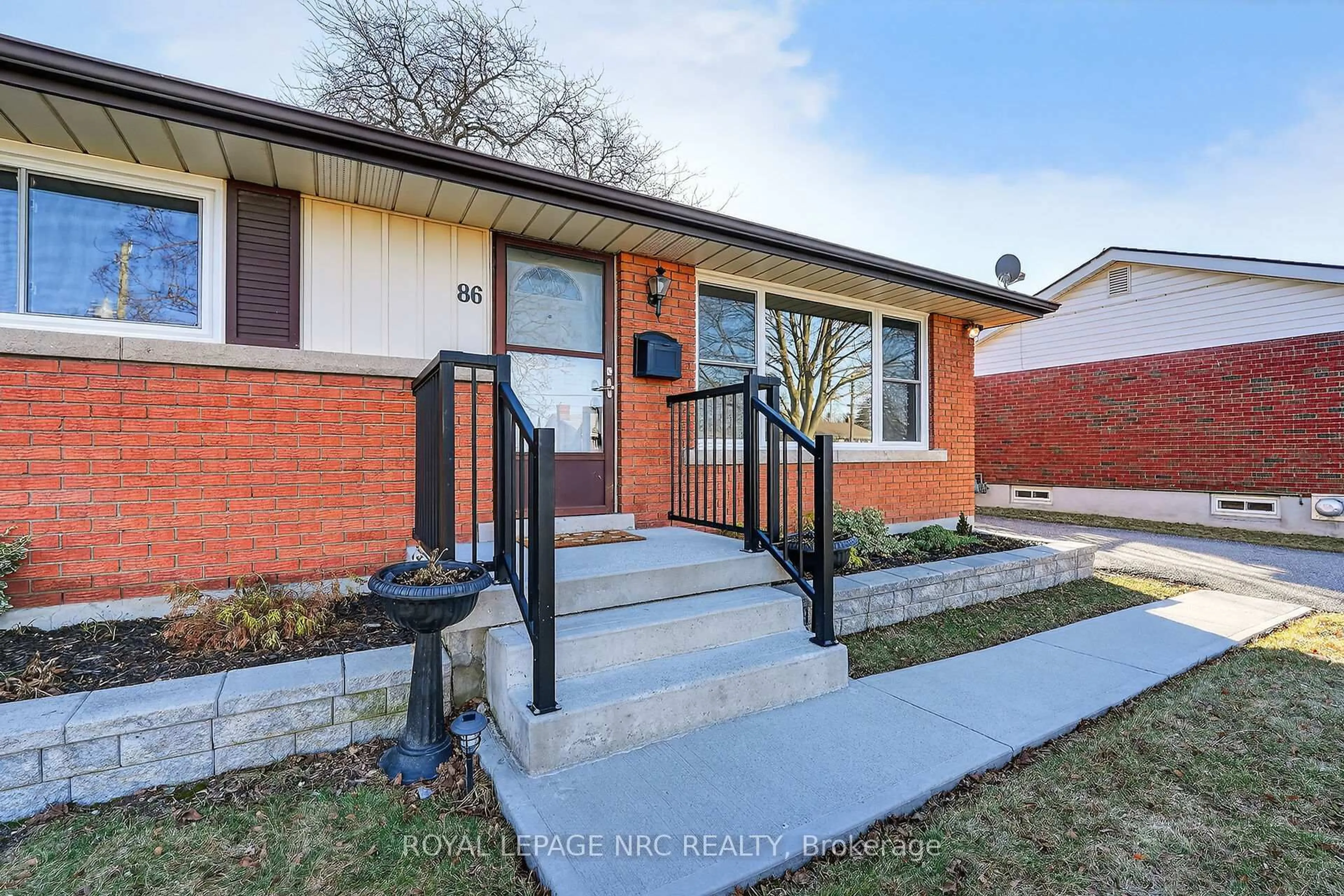 Home with brick exterior material, street for 86 Royal Manor Dr, St. Catharines Ontario L2M 4L7