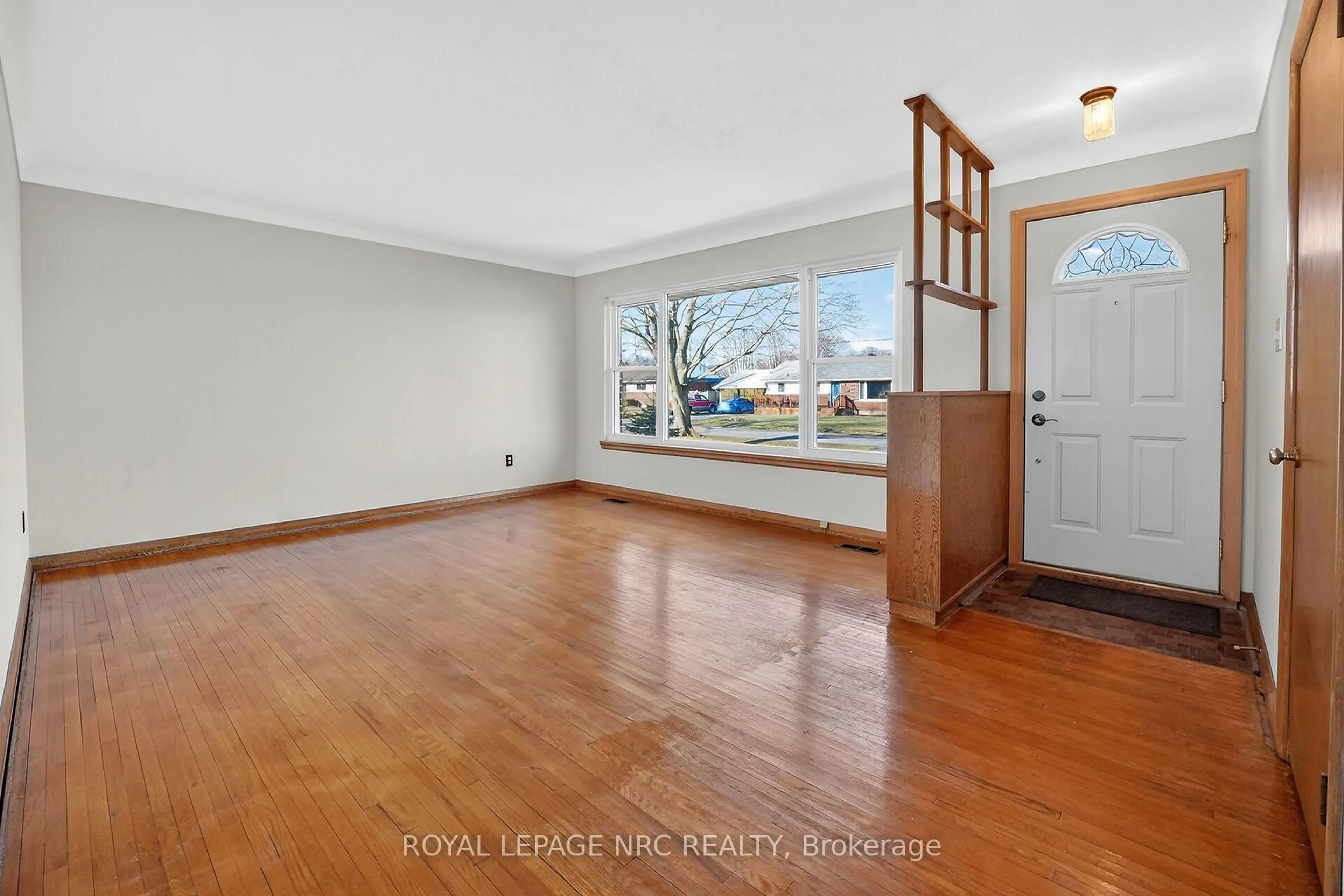 Unknown for 86 Royal Manor Dr, St. Catharines Ontario L2M 4L7