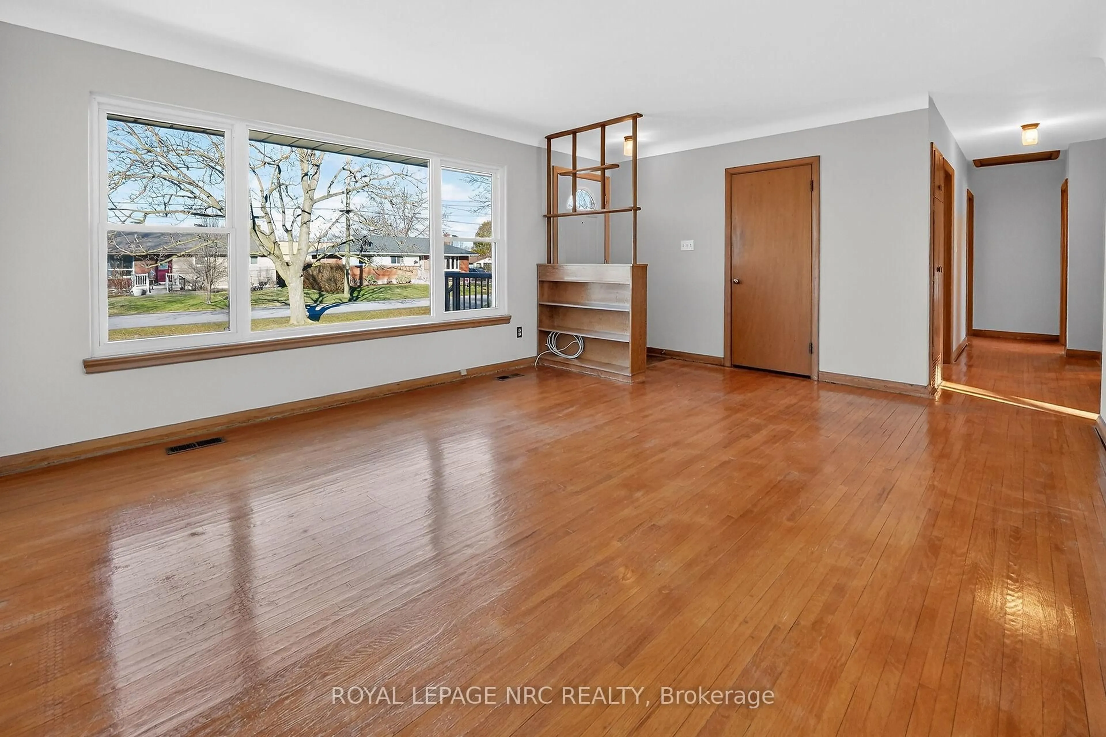 Unknown for 86 Royal Manor Dr, St. Catharines Ontario L2M 4L7