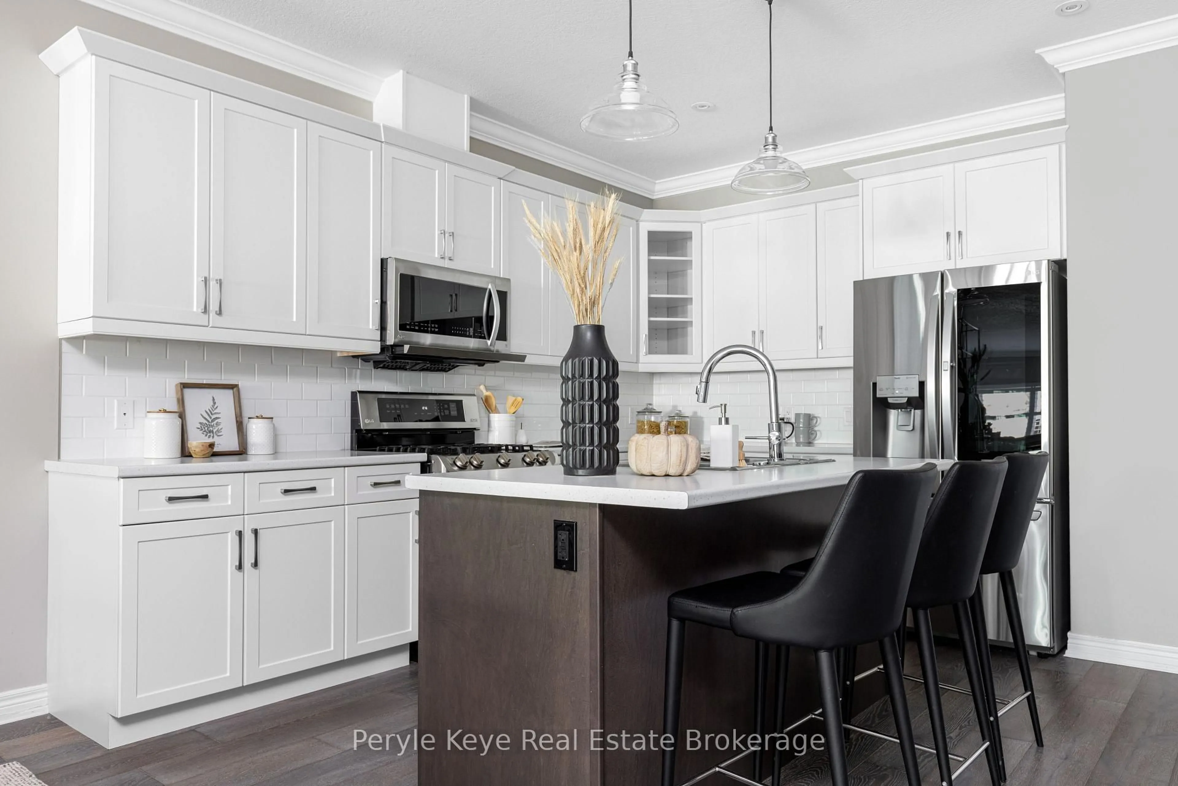 Open concept kitchen, ceramic/tile floor for 19 Serenity Place Cres, Huntsville Ontario P1H 0C4