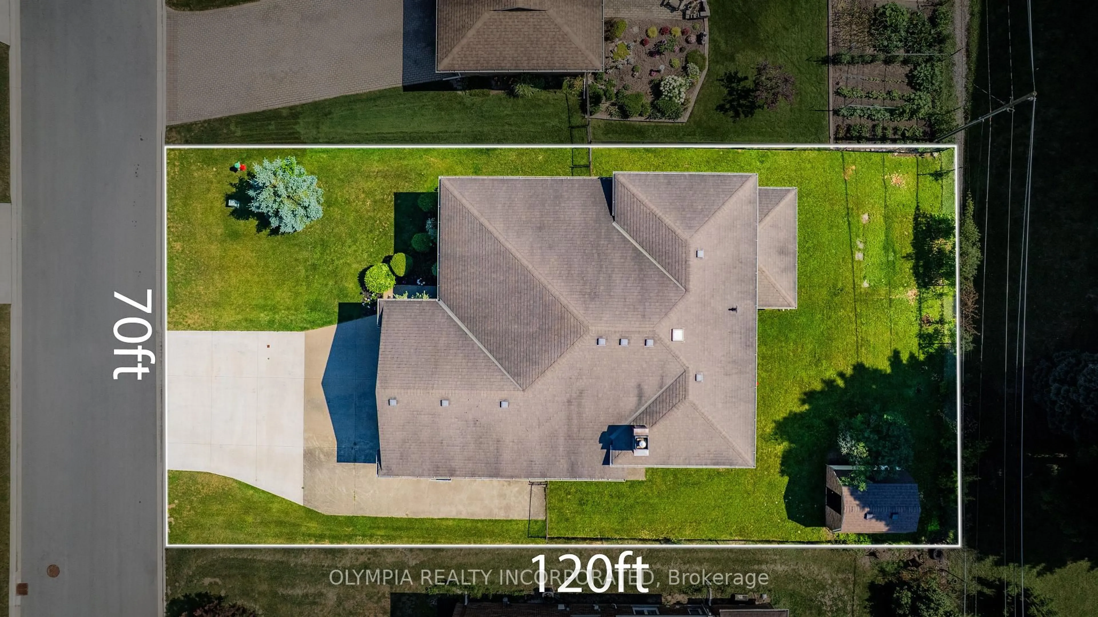 A pic from outside/outdoor area/front of a property/back of a property/a pic from drone, unknown for 3640 Rapids View Dr, Niagara Falls Ontario L2G 6C4