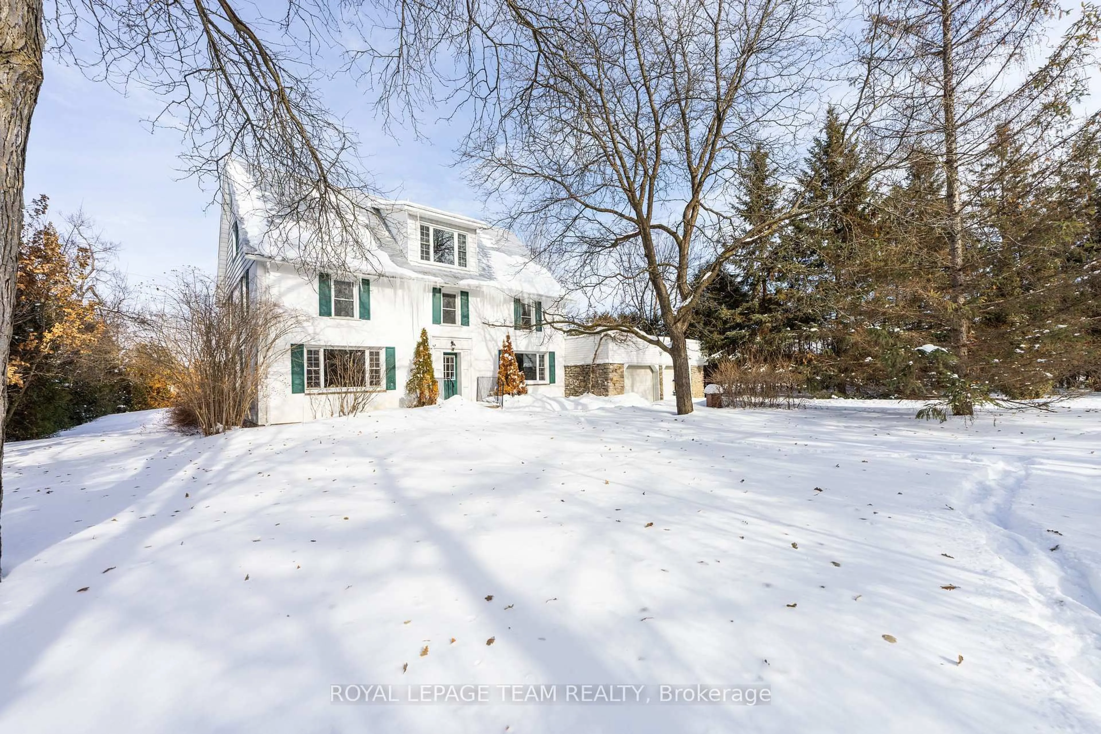 A pic from outside/outdoor area/front of a property/back of a property/a pic from drone, unknown for 2307 Scrivens Dr, Metcalfe Ontario K0A 2P0