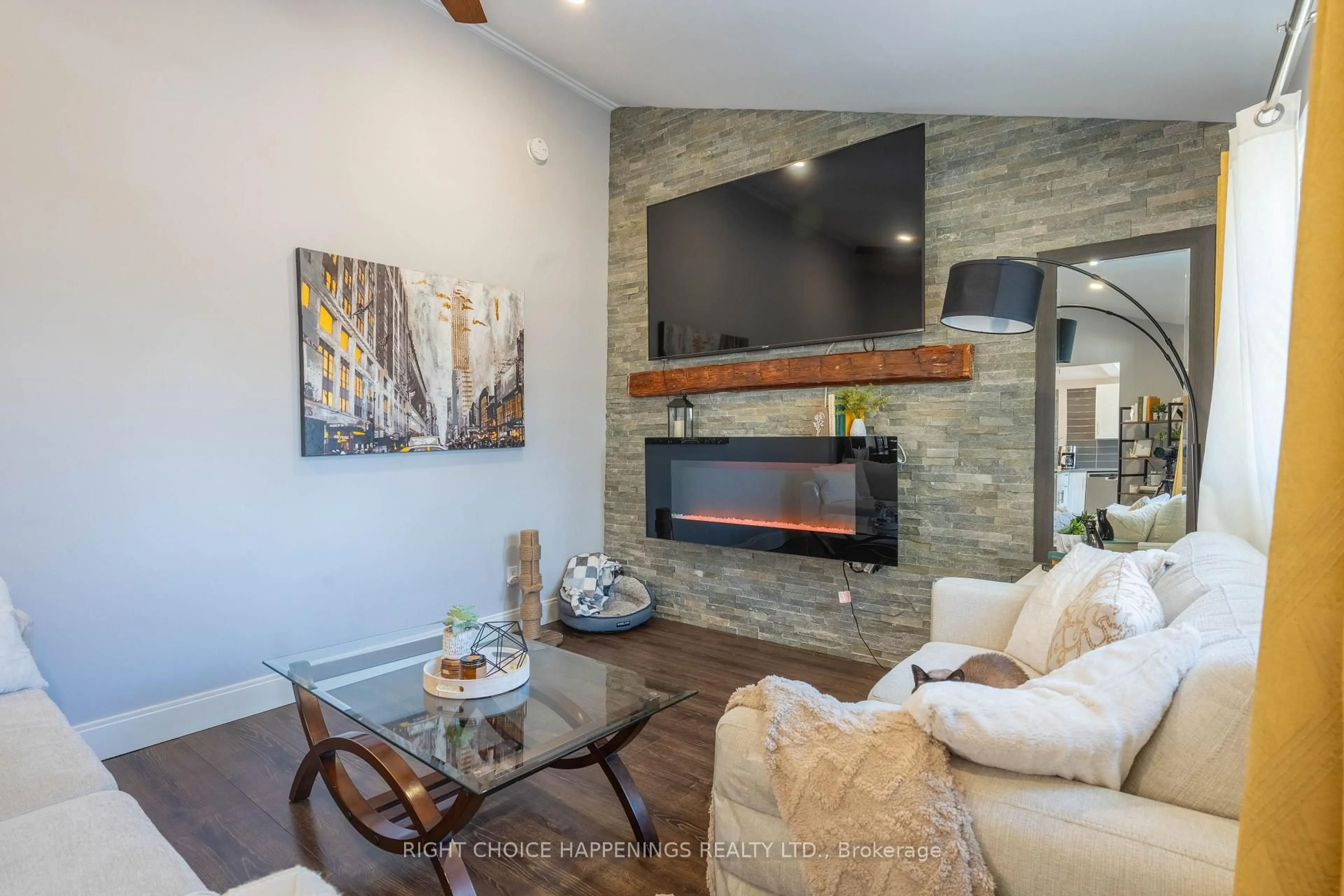 Living room with furniture, unknown for 186 Wellington St, Port Colborne Ontario L3K 2K2