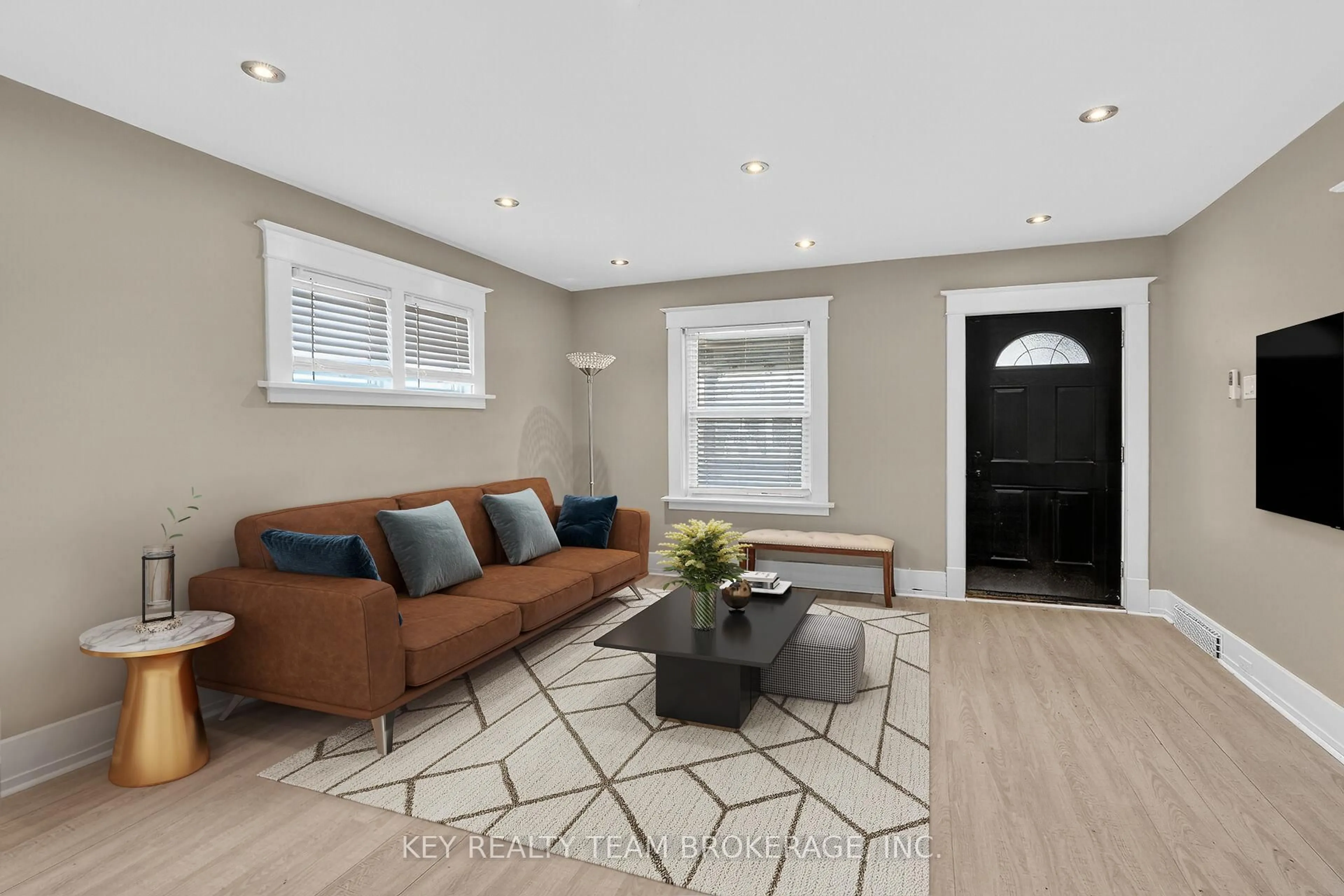 Living room with furniture, unknown for 5169 Bridge St, Niagara Falls Ontario L2E 2T2