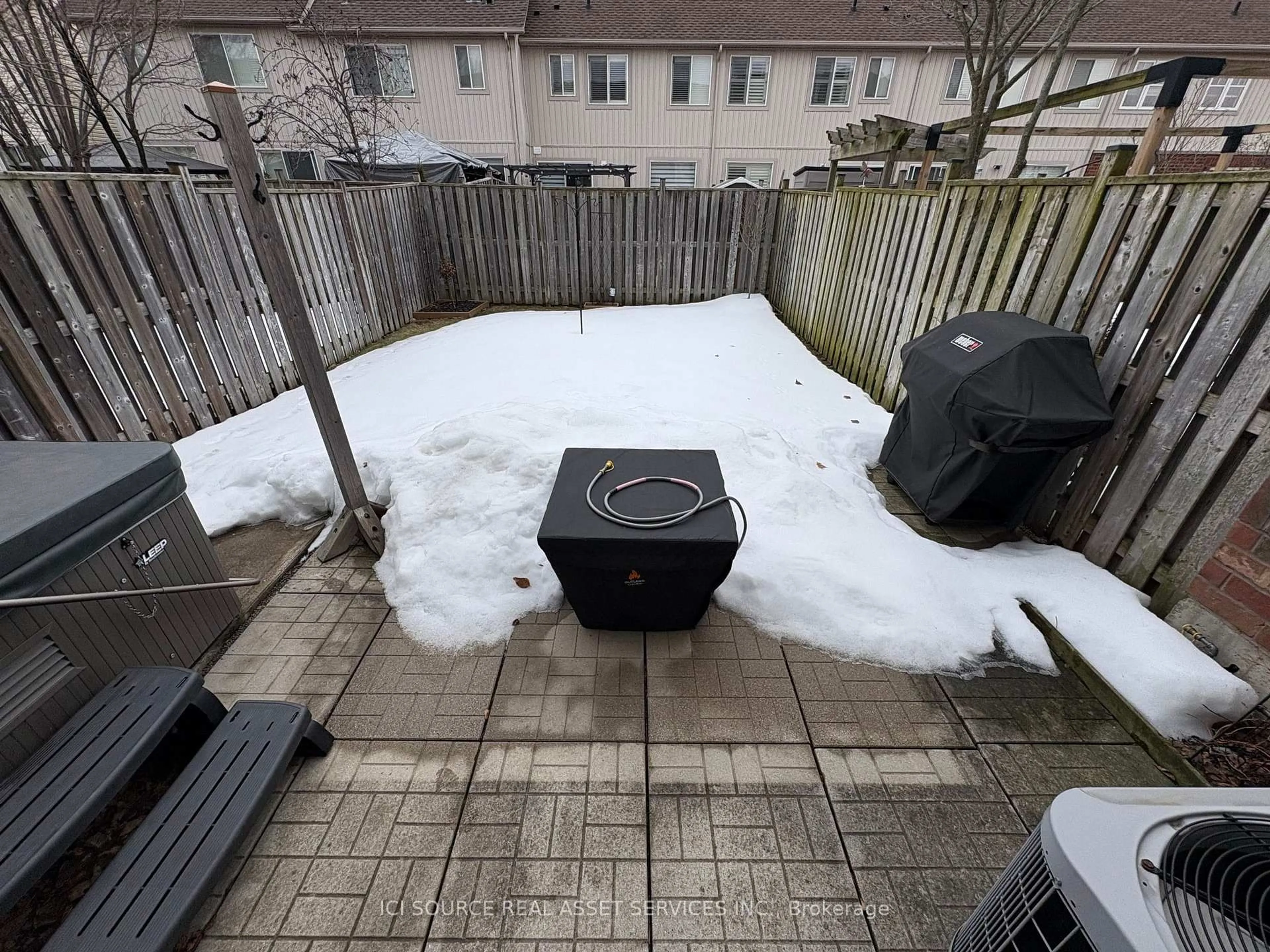 Patio, street for 58 Blue Sky Tr, Hamilton Ontario L8B 0X6