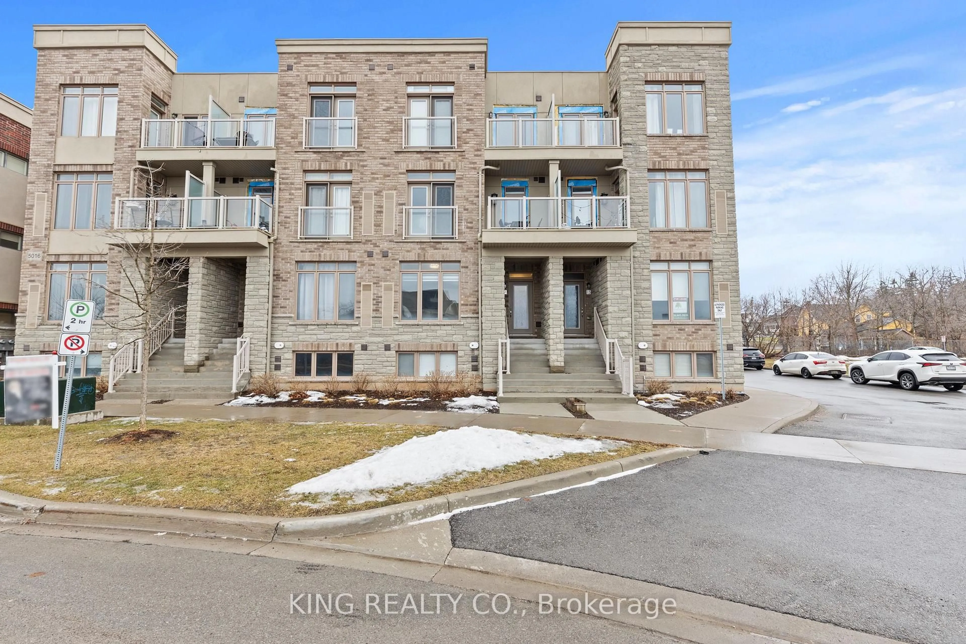 A pic from outside/outdoor area/front of a property/back of a property/a pic from drone, unknown for 5016 Serena Dr #9, Lincoln Ontario L0R 1B4