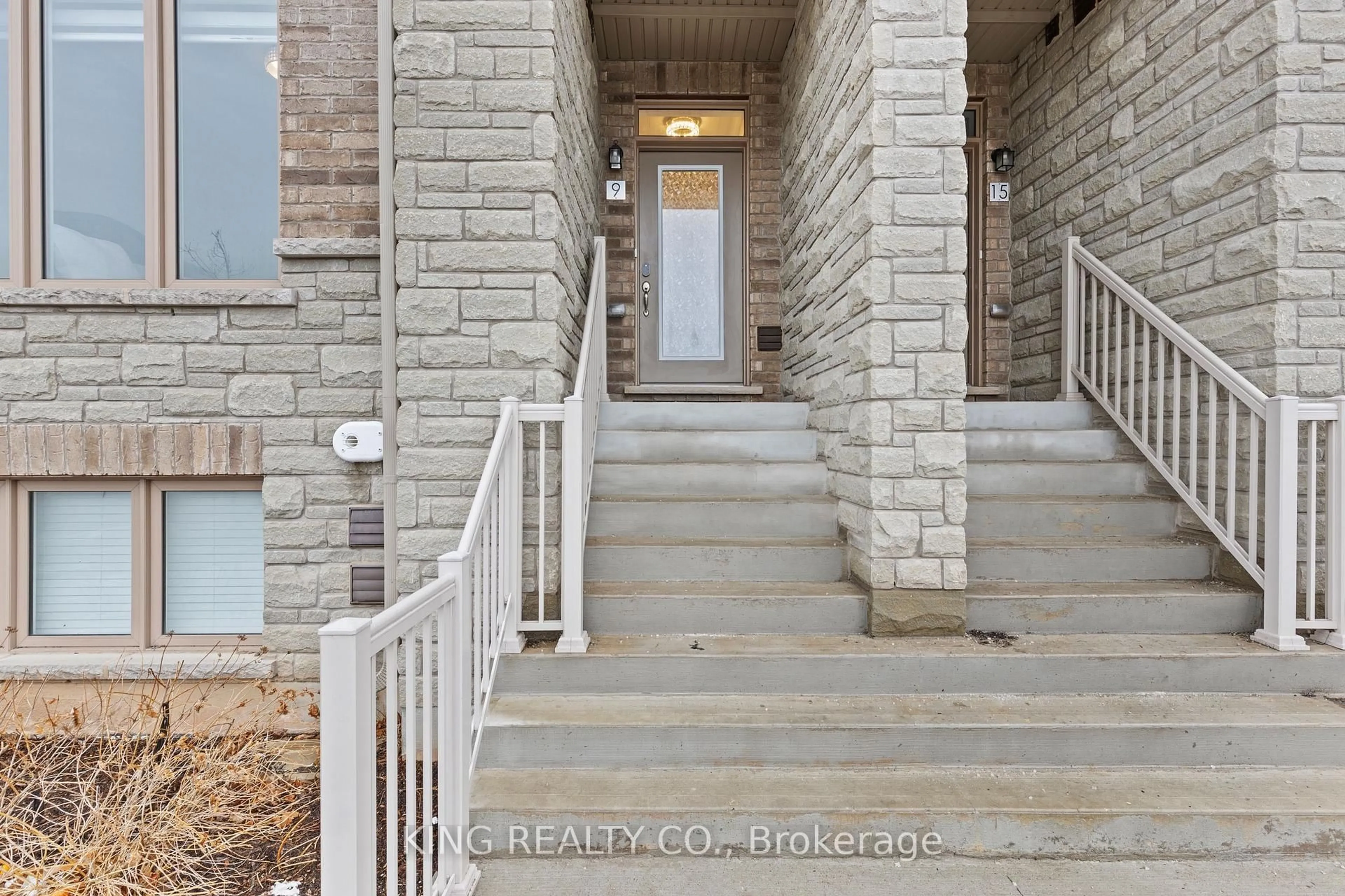 Indoor entryway for 5016 Serena Dr #9, Lincoln Ontario L0R 1B4