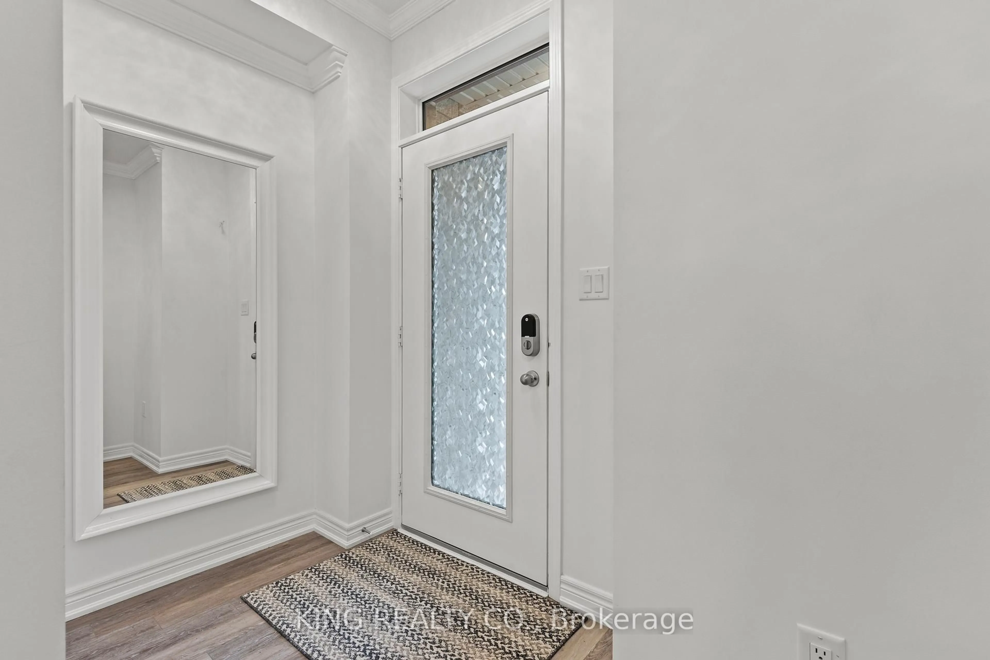Indoor entryway for 5016 Serena Dr #9, Lincoln Ontario L0R 1B4