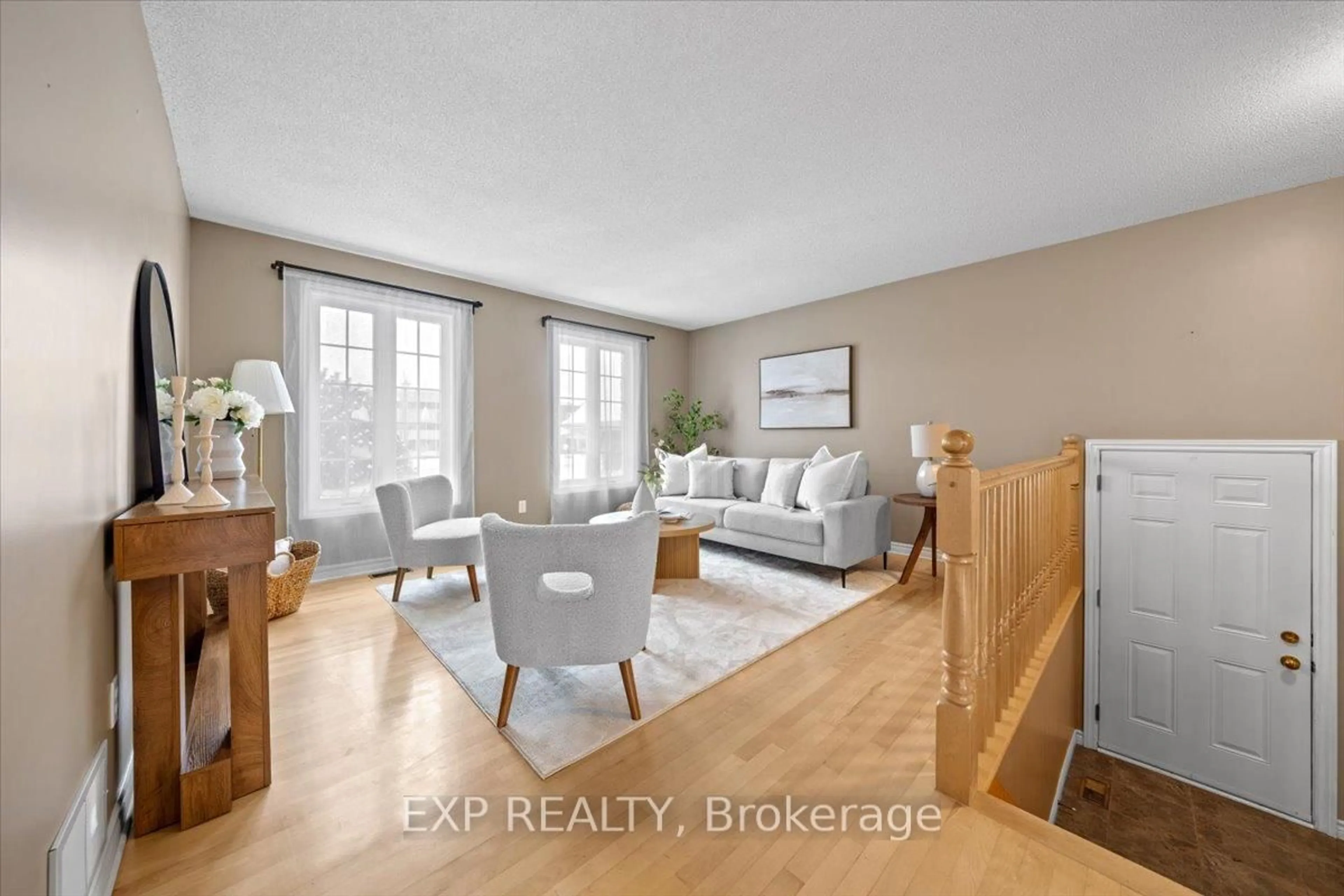 Living room with furniture, unknown for 726 Des Pommiers St, Casselman Ontario K0A 1M0