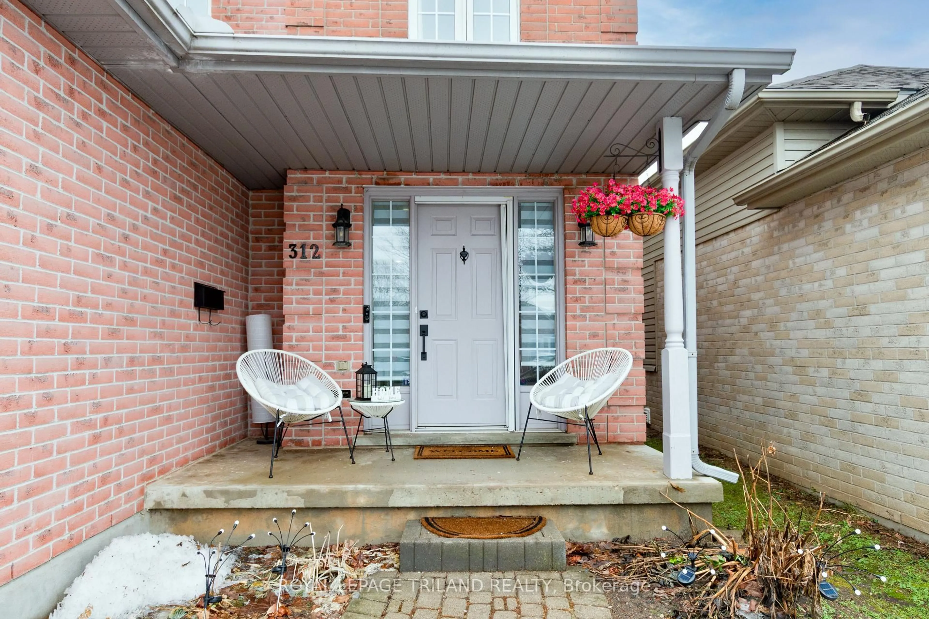 Patio, street for 312 Brookhaven Pl, London East Ontario N5Y 5N4