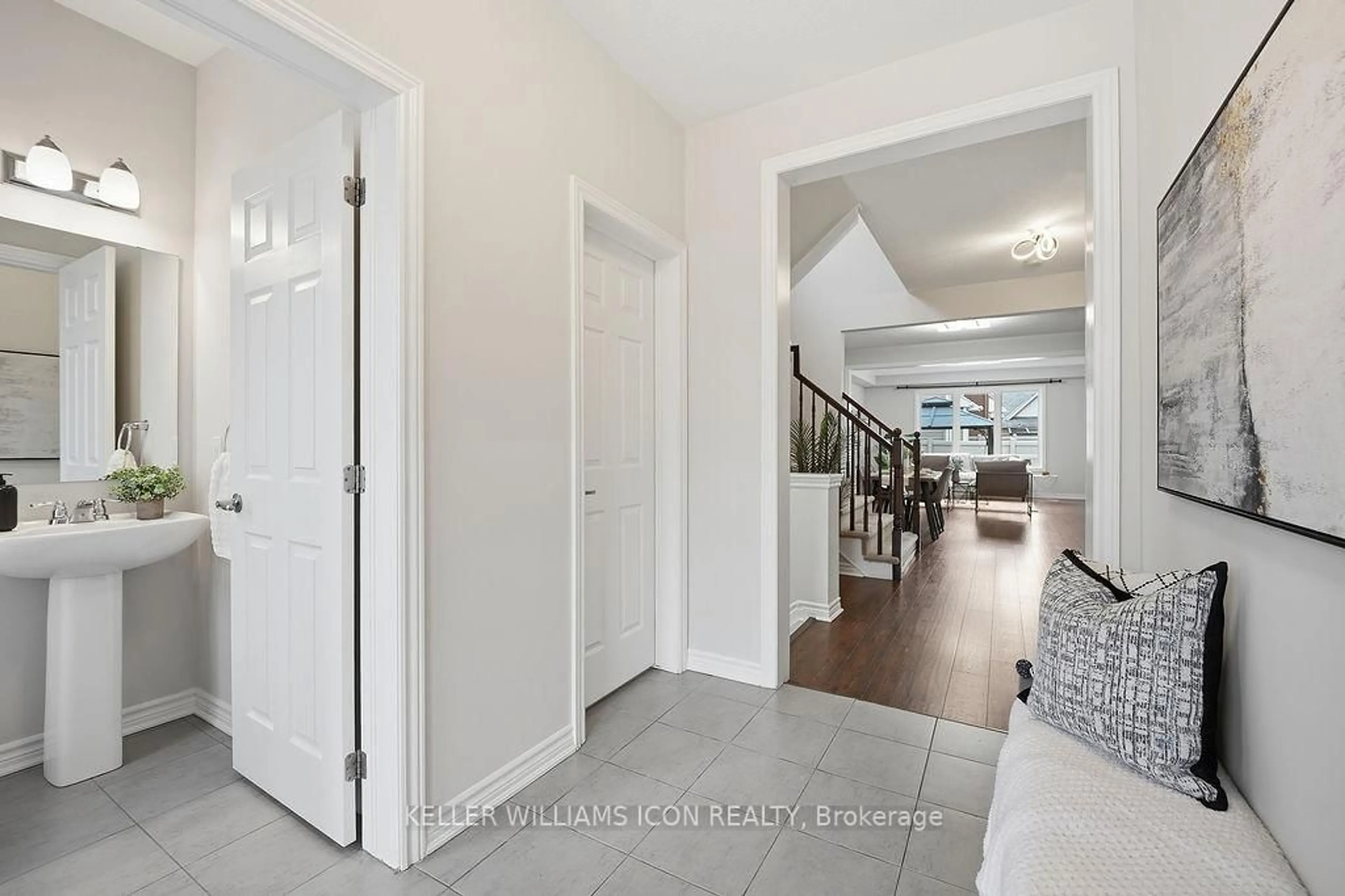 Indoor entryway for 756 Cape Jack Walk, Ottawa Ontario K2J 6L1