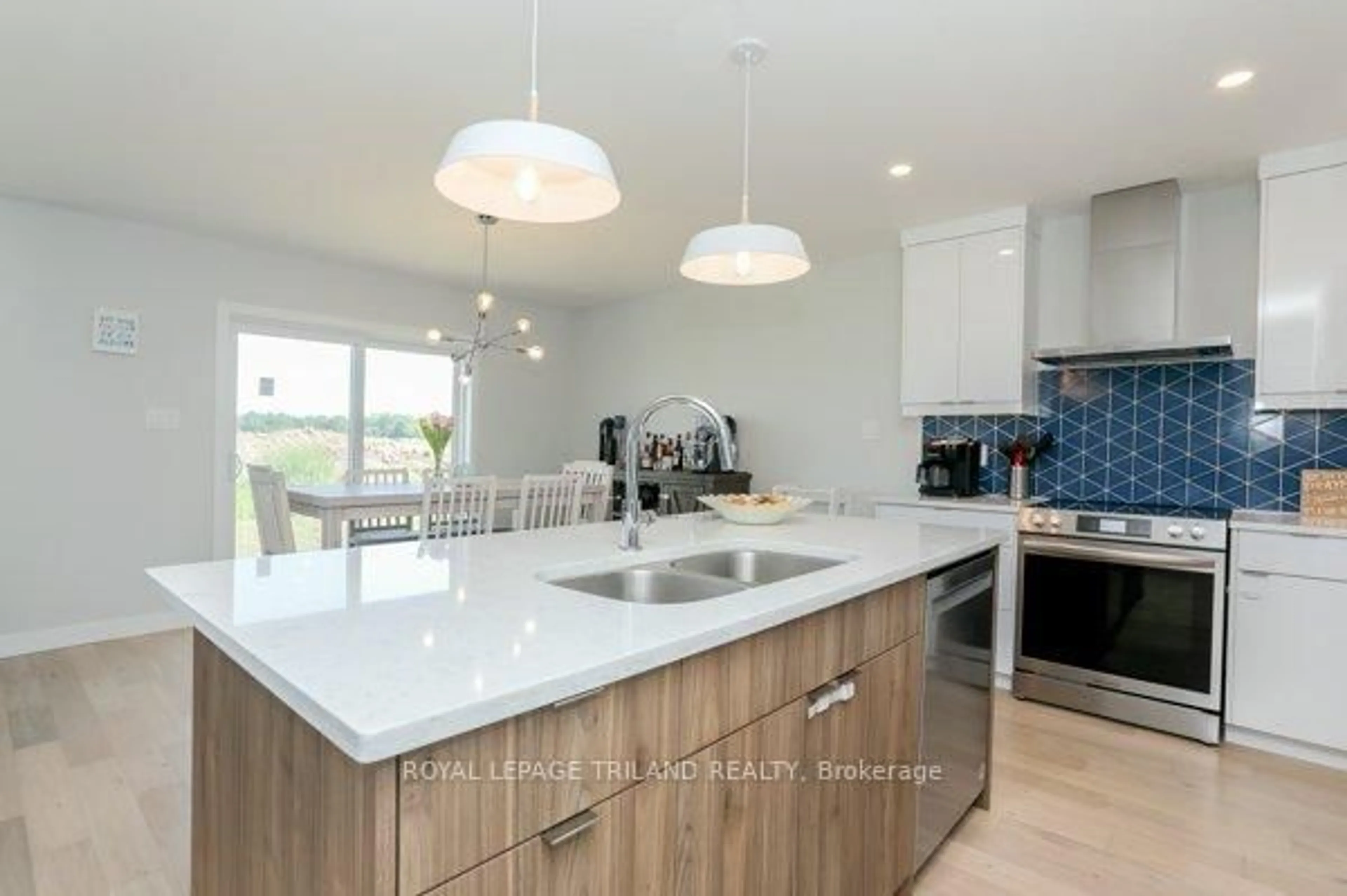 Contemporary kitchen, unknown for 17 Evylean Crt, St. Thomas Ontario N5R 0P6