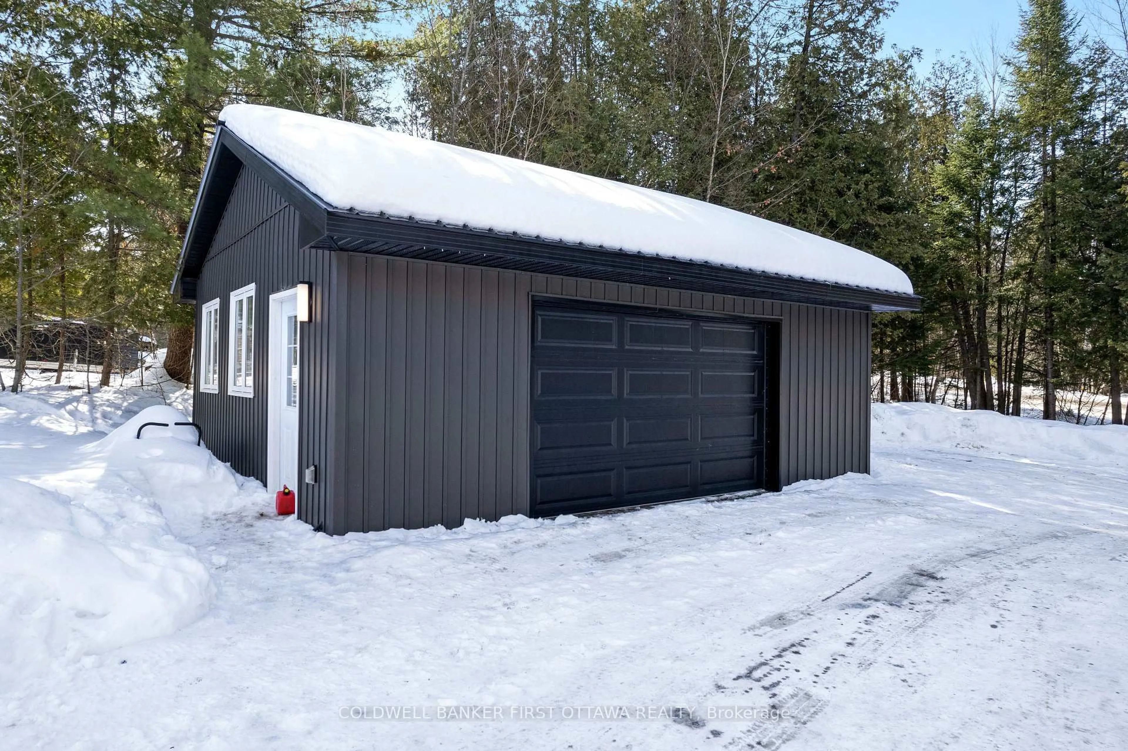 Indoor garage for 628 Sugar Bush Rd, Pakenham Ontario K0A 2X0