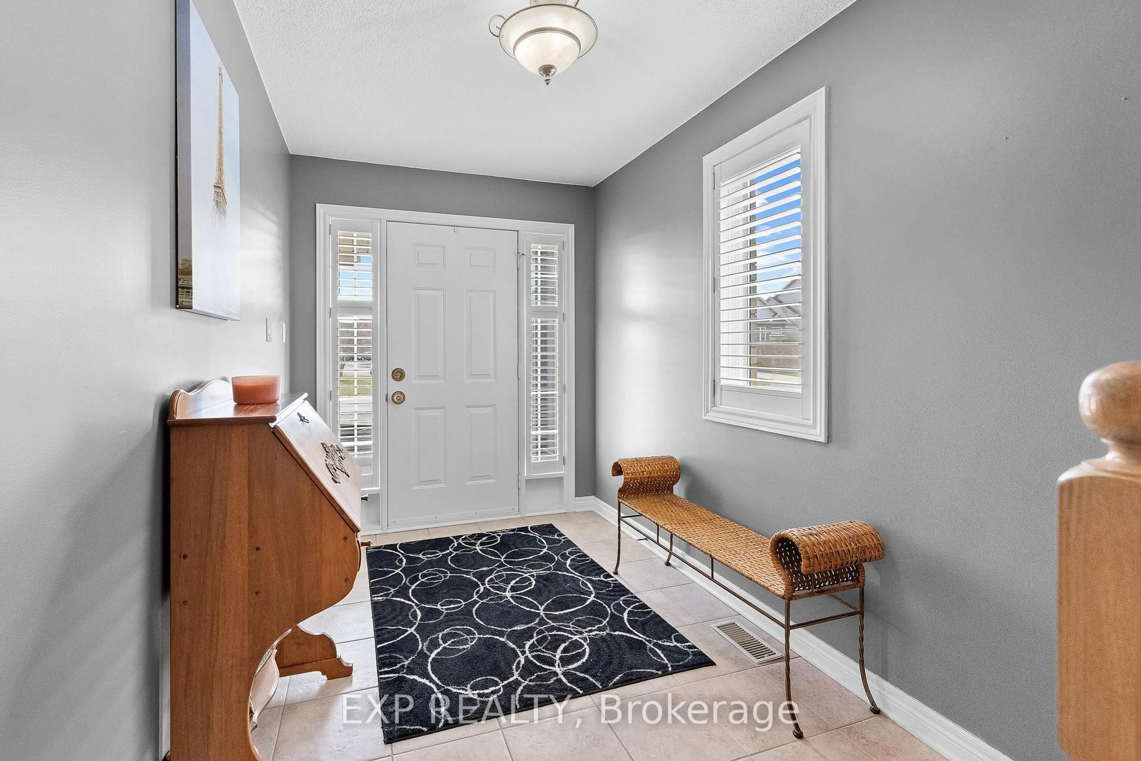 Indoor entryway for 47 Mcbride Dr, St. Catharines Ontario L2S 3Z8