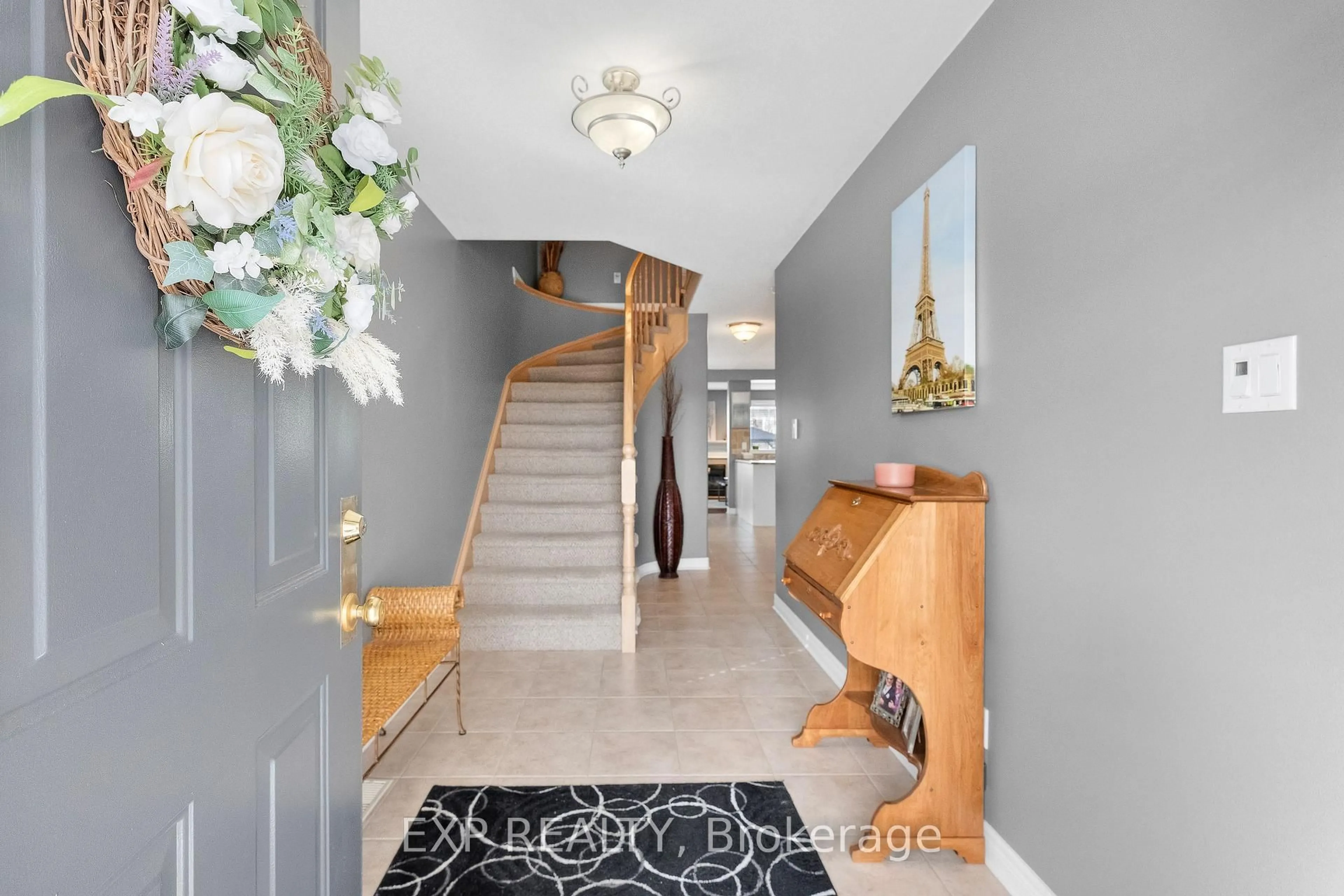 Indoor entryway for 47 Mcbride Dr, St. Catharines Ontario L2S 3Z8