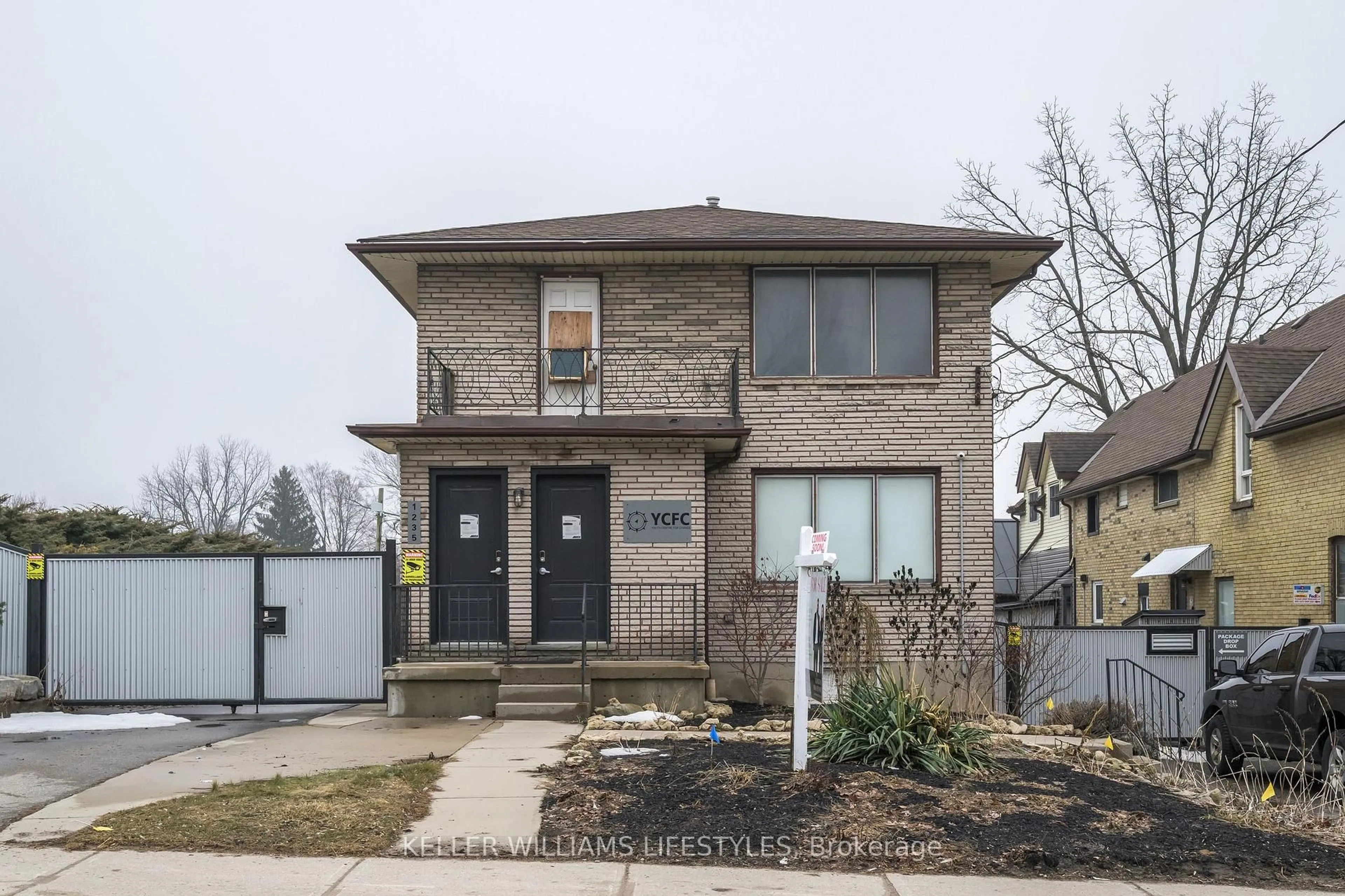 Home with brick exterior material, street for 1235 Dundas St, London East Ontario N5W 3B1