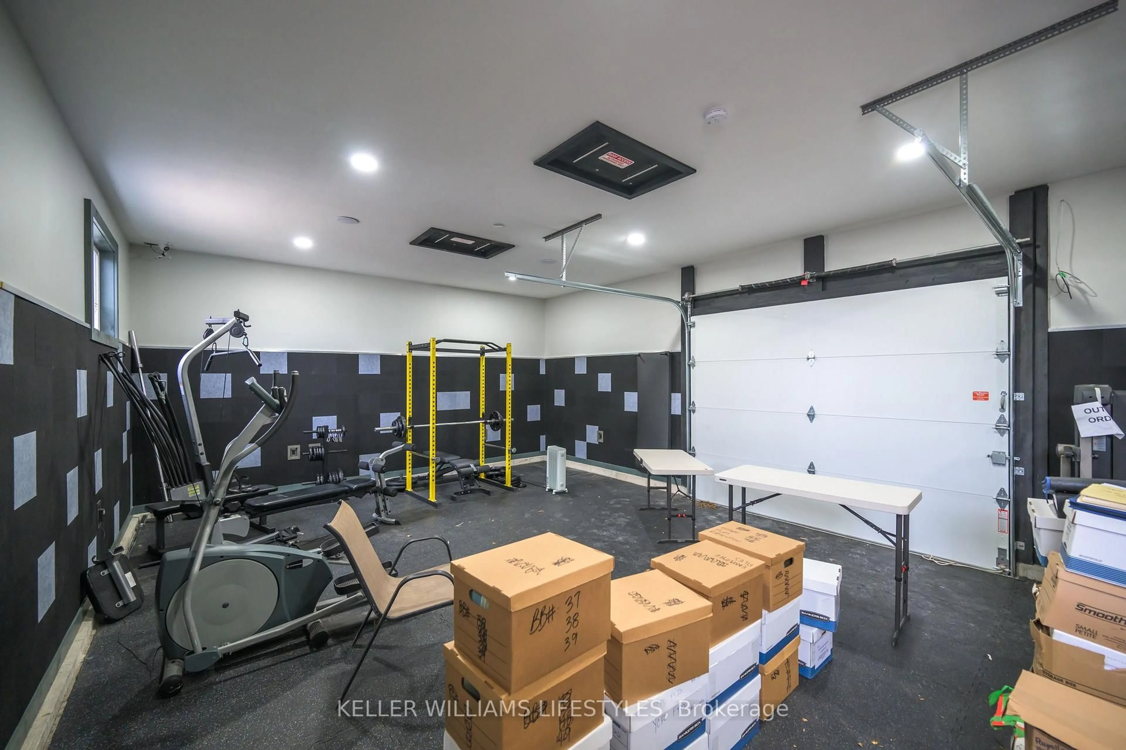 Gym or fitness room for 1235 Dundas St, London East Ontario N5W 3B1
