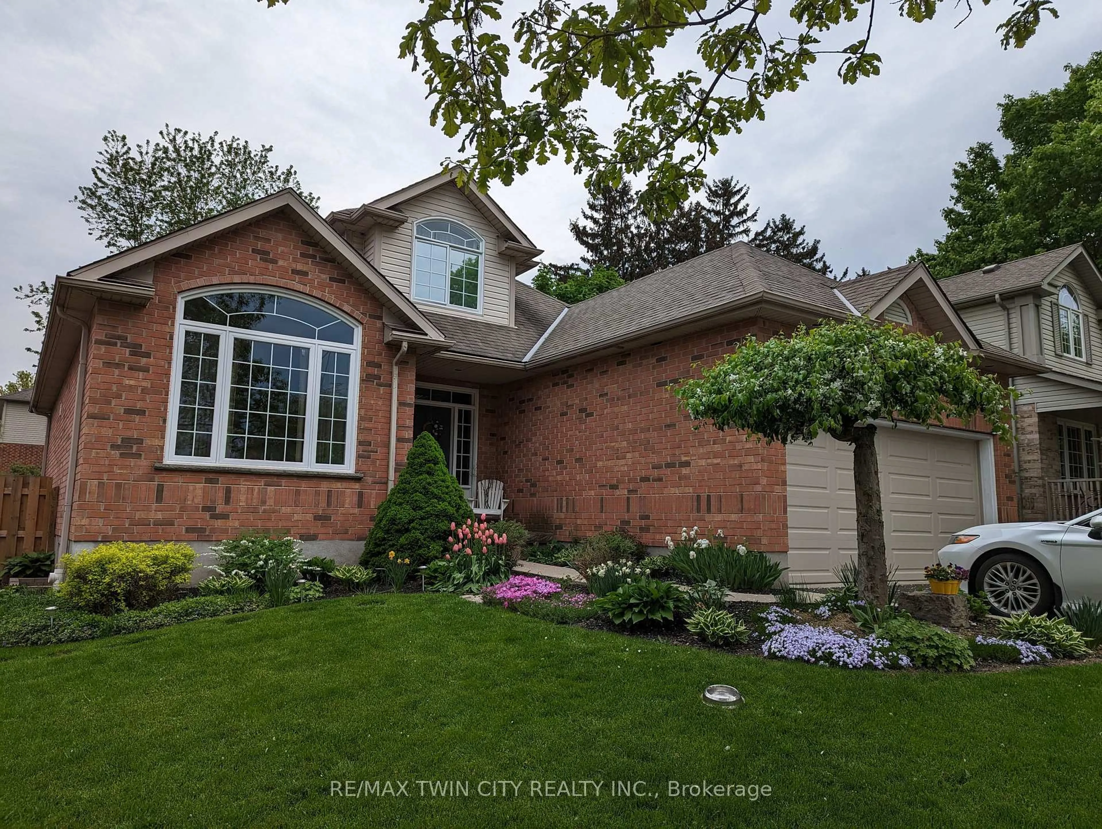 Home with brick exterior material, street for 11 Carolinian Lane, Cambridge Ontario N1S 5B5