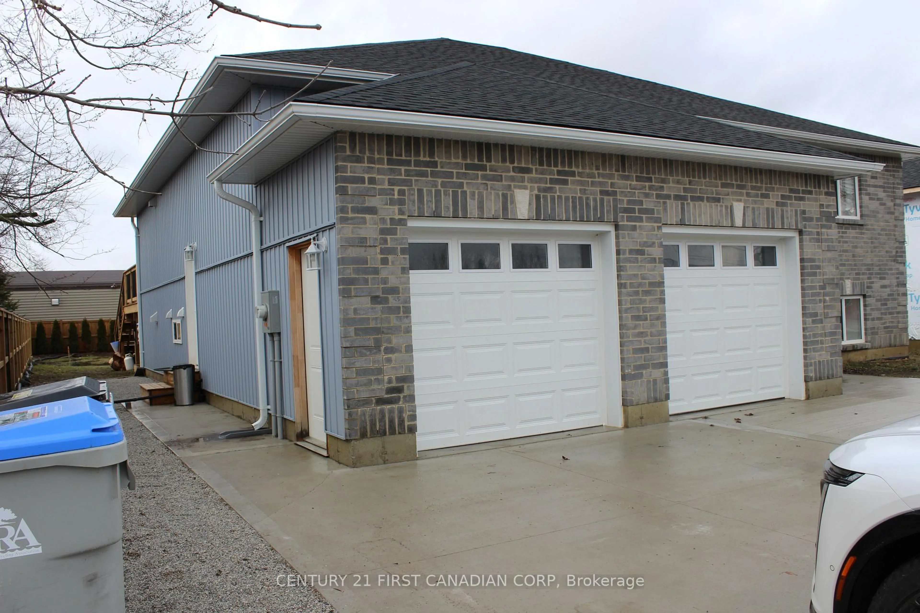 Indoor garage for 2609 Oil Heritage Rd, Oil Springs Ontario N0N 1P0