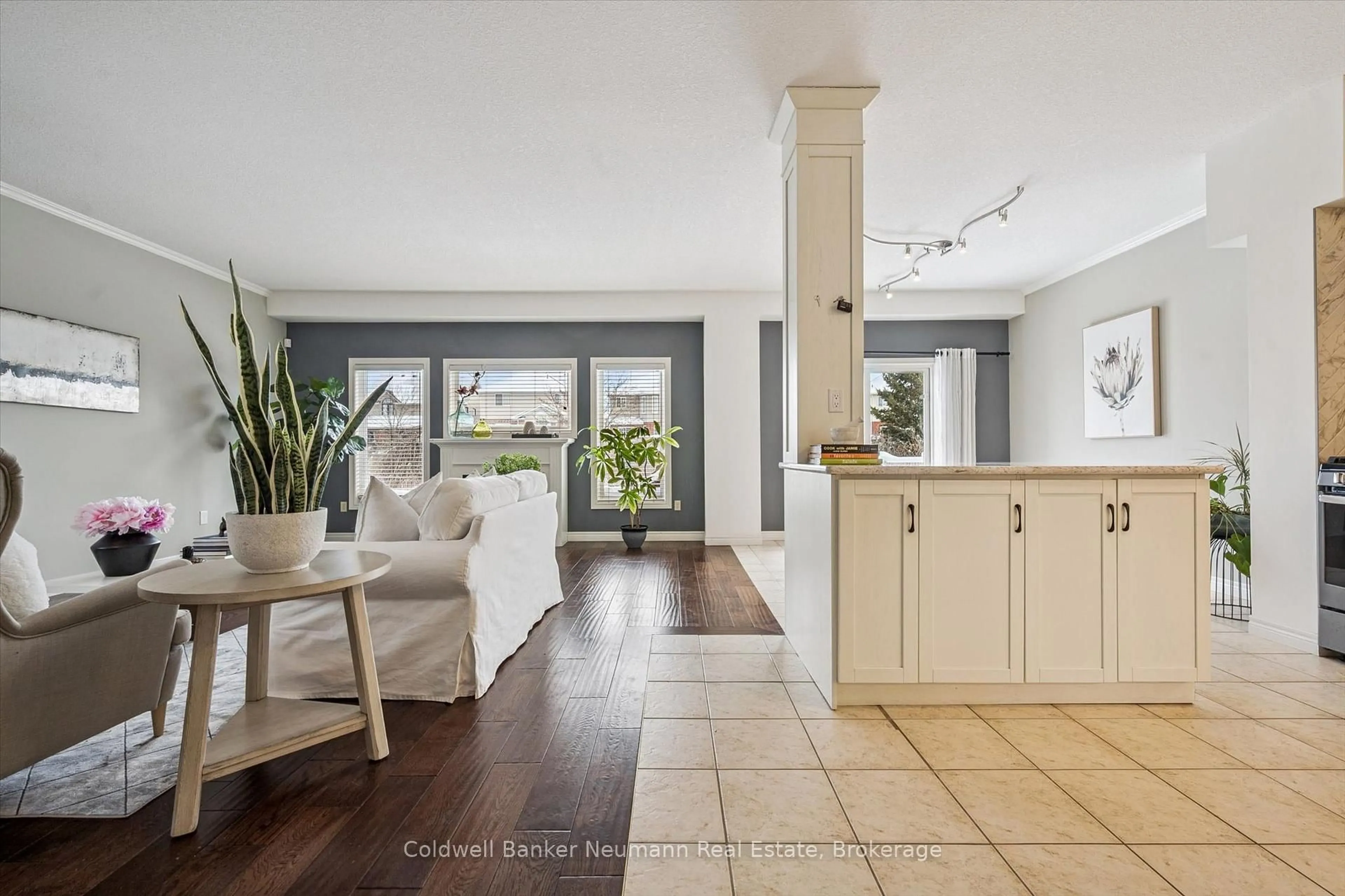 Open concept kitchen, ceramic/tile floor for 23 Spencer Cres, Guelph Ontario N1L 1M2