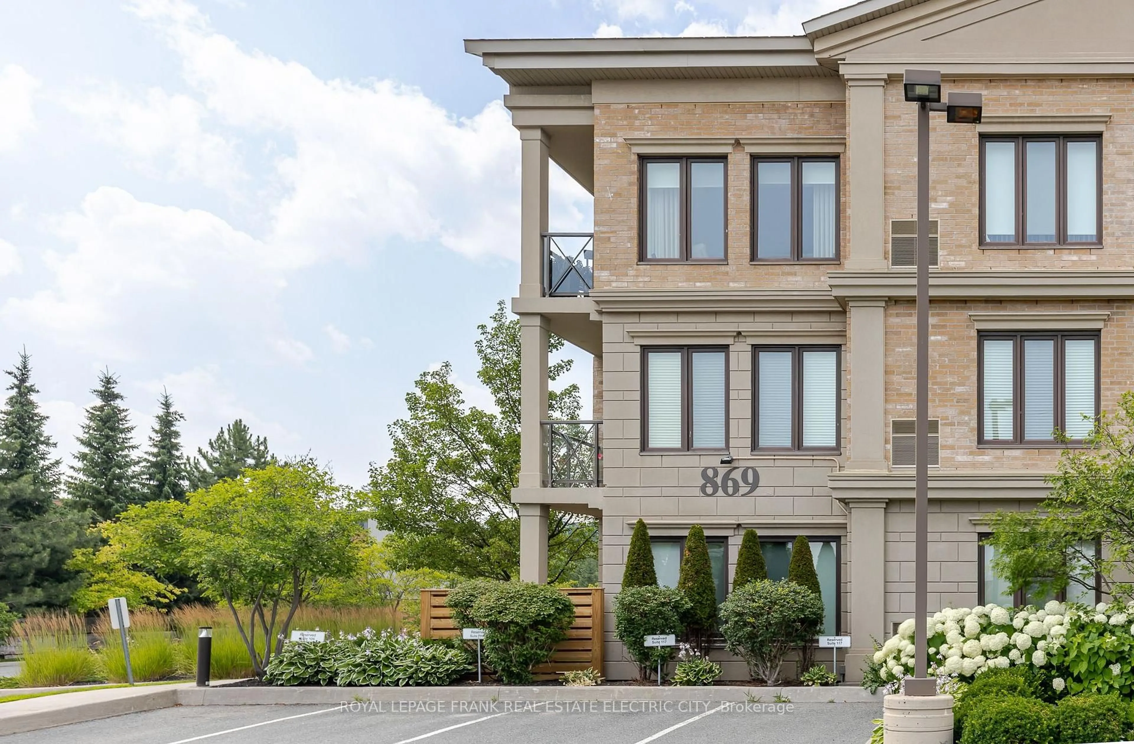 Unknown for 869 Clonsilla Ave #105, Peterborough Ontario K9J 0B7