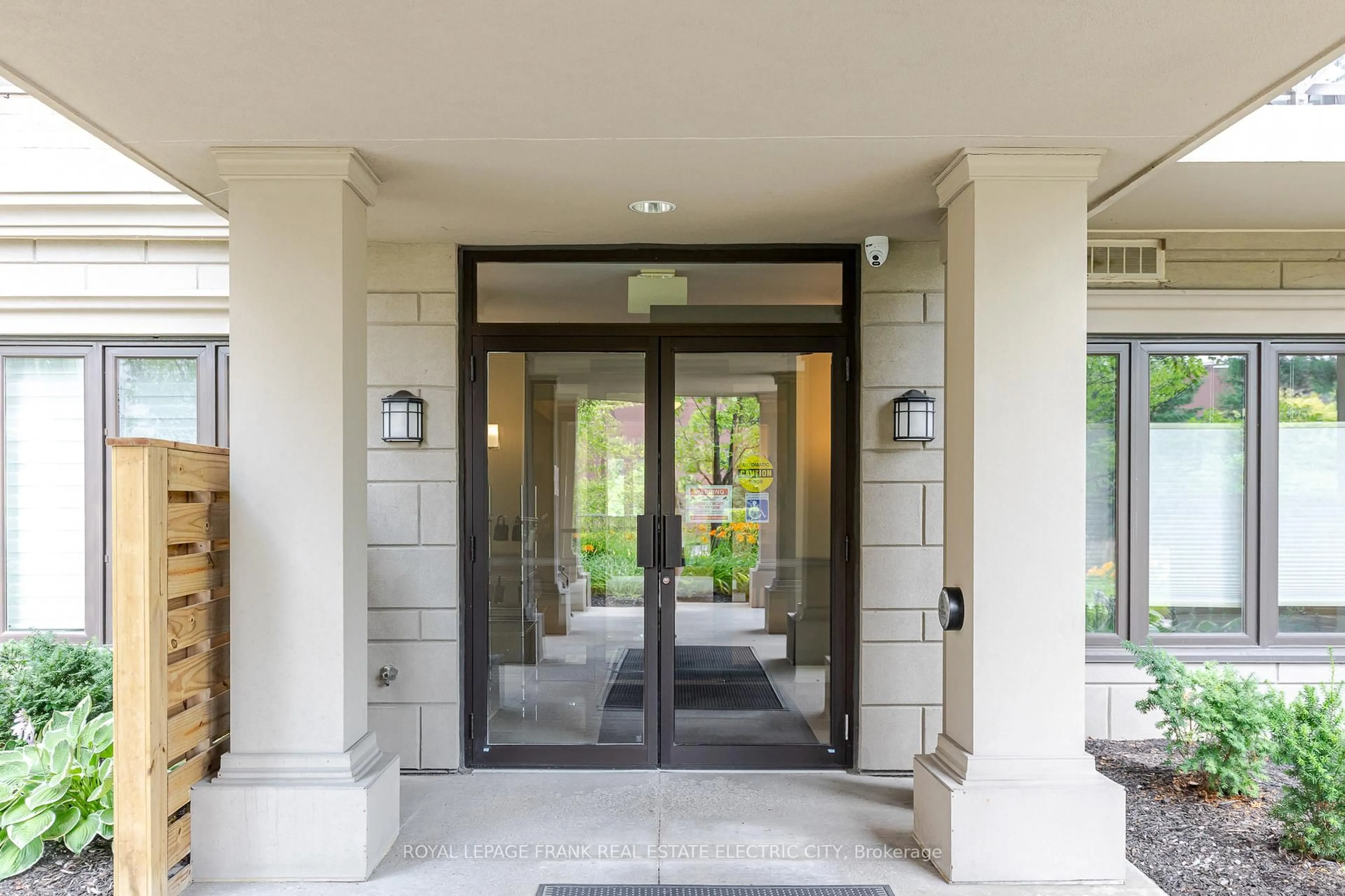 Indoor entryway for 869 Clonsilla Ave #105, Peterborough Ontario K9J 0B7