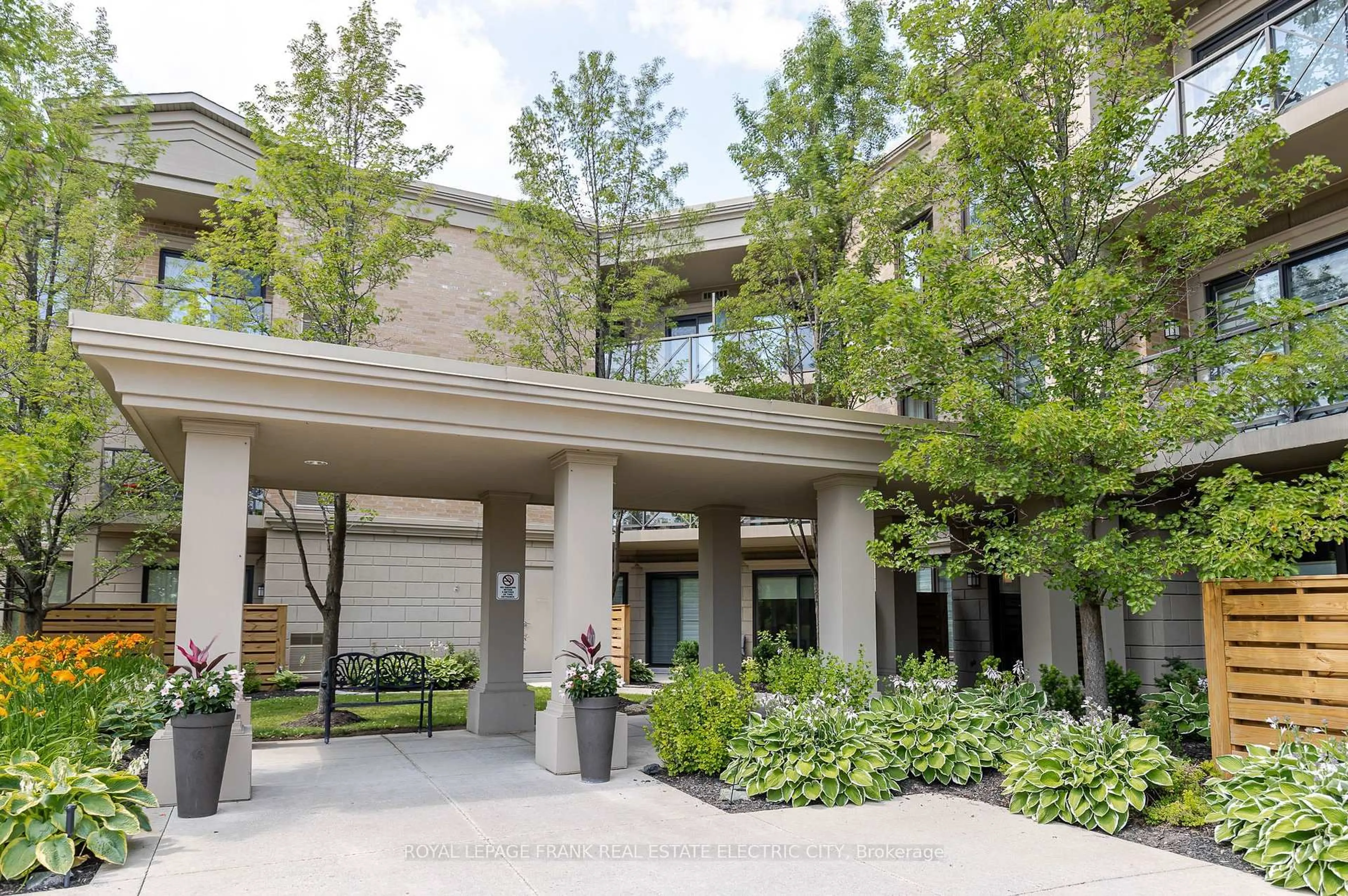 Indoor foyer for 869 Clonsilla Ave #105, Peterborough Ontario K9J 0B7