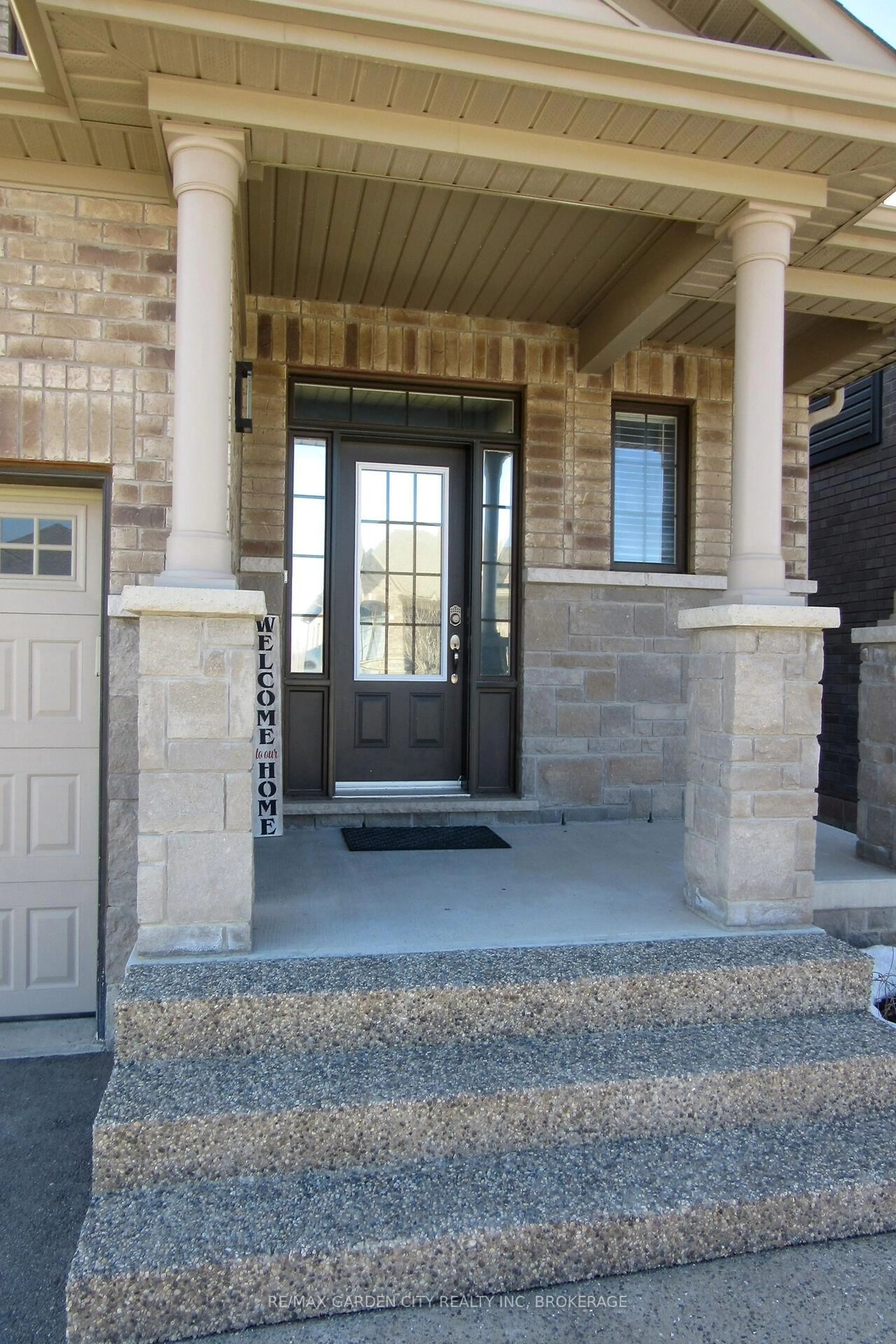 Indoor entryway for 243 SHOREVIEW Dr, Welland Ontario L3B 0H3