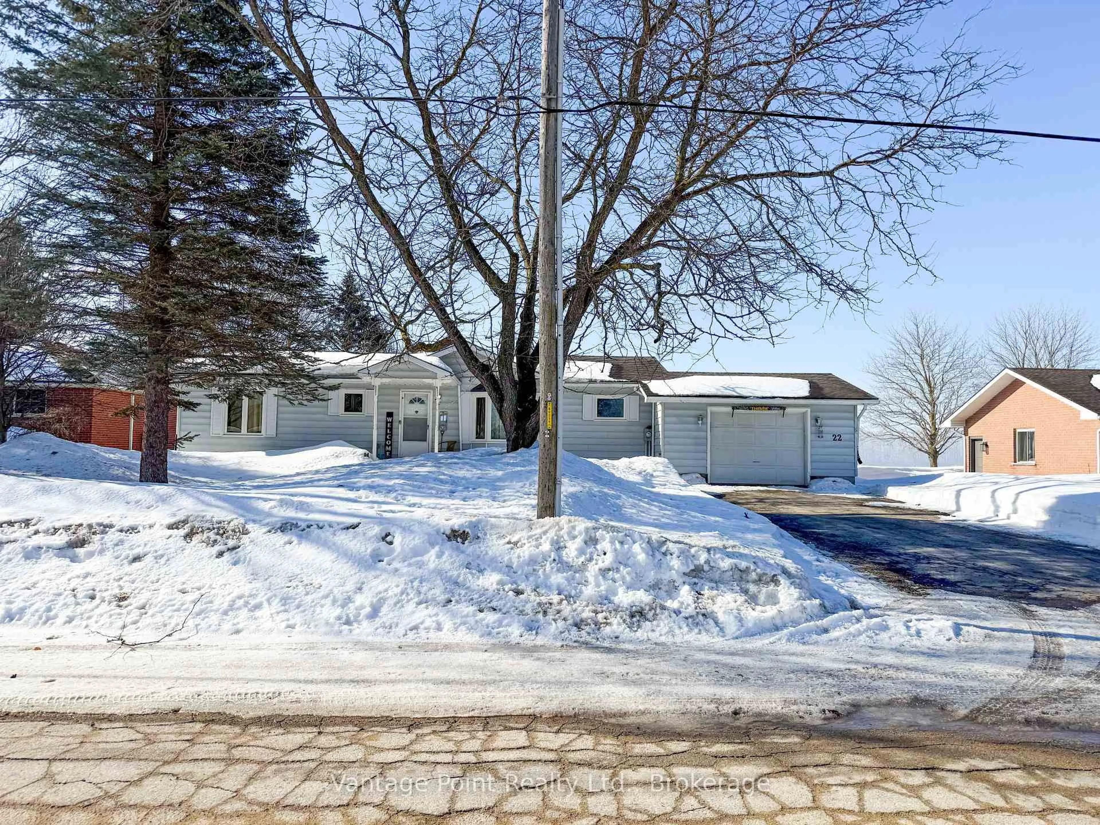 Unknown for 22 Frederick St, Huron East Ontario N0G 1H0