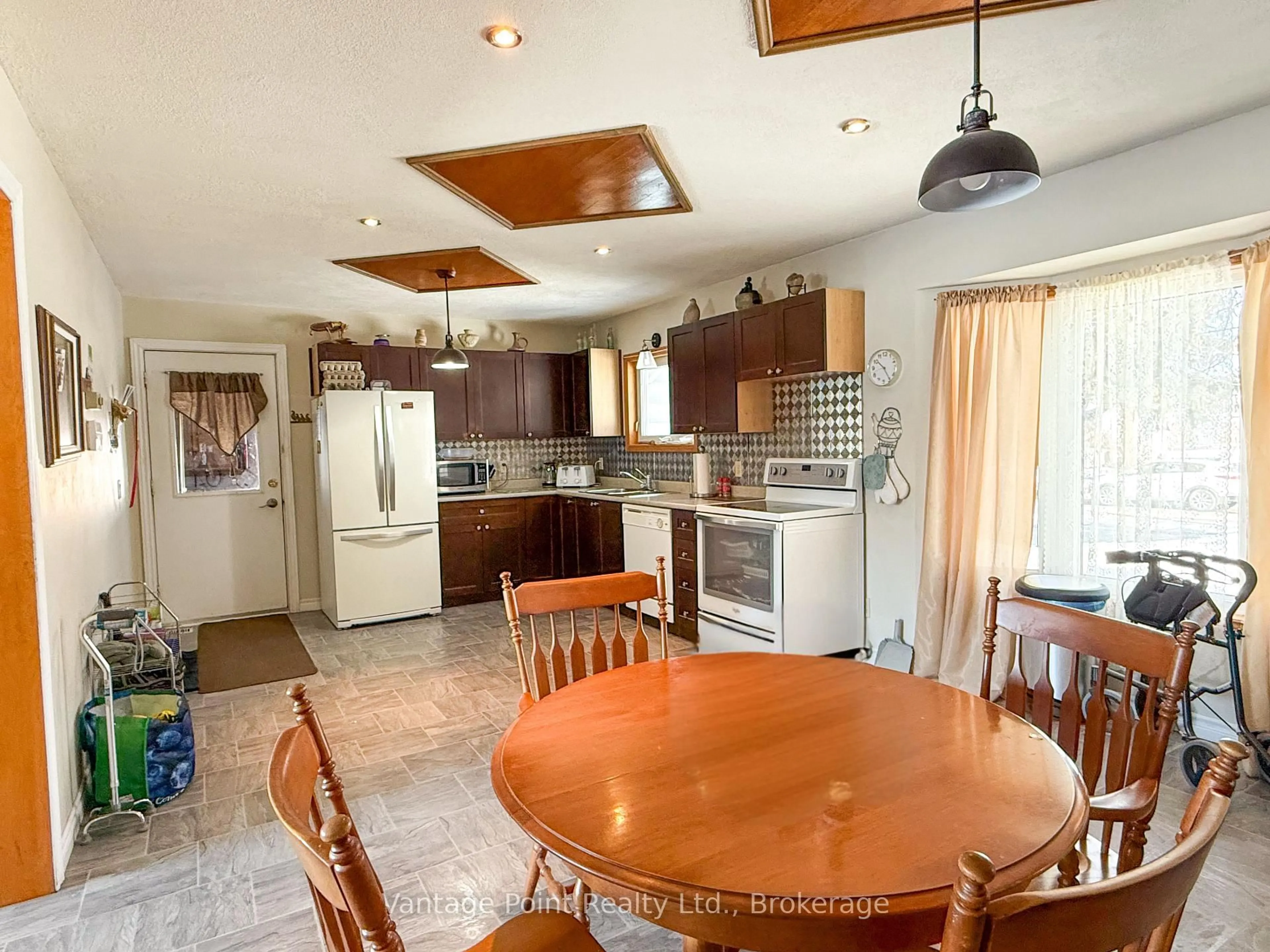 Unknown for 22 Frederick St, Huron East Ontario N0G 1H0