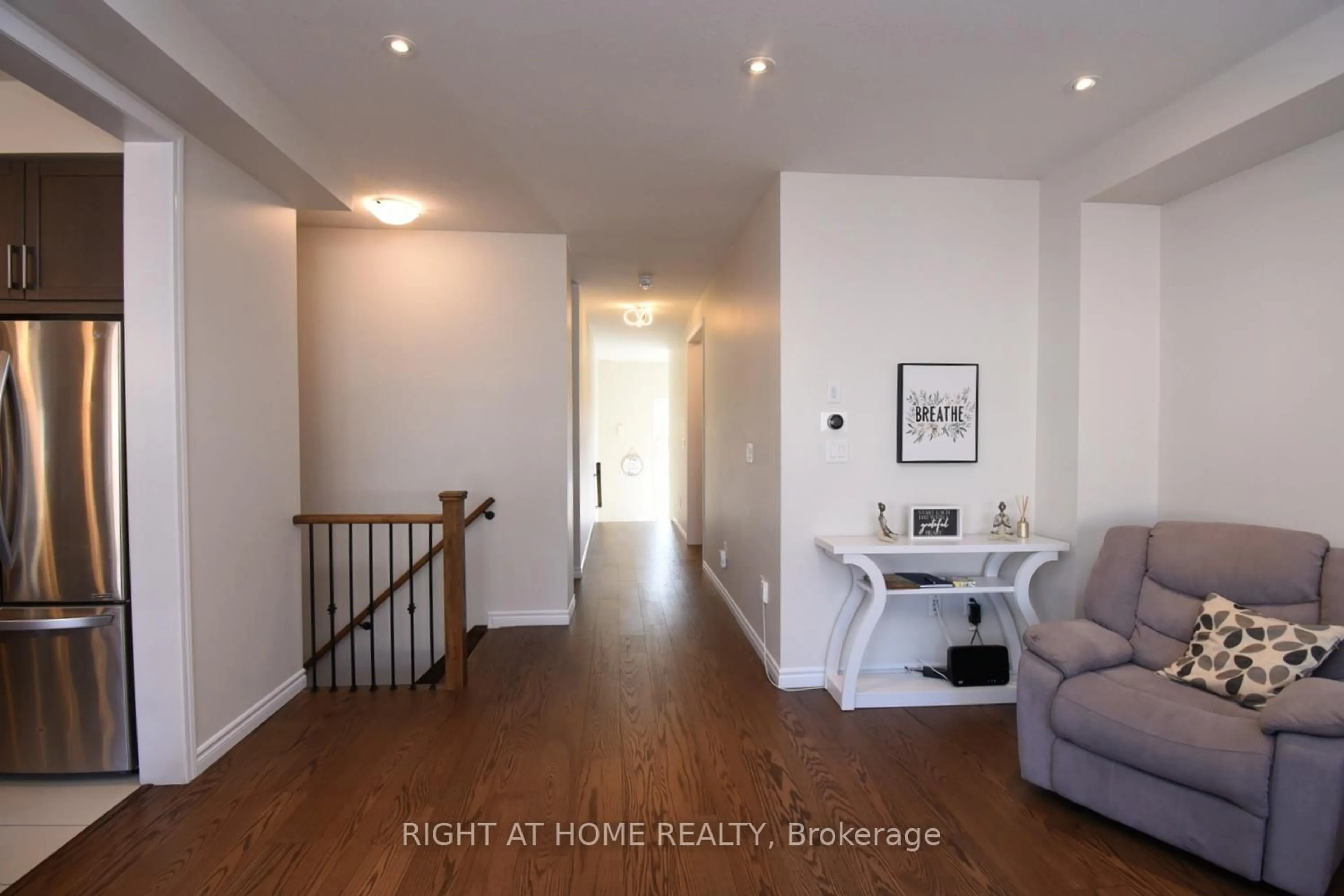 Indoor entryway for 38 Scarletwood St, Hamilton Ontario L8J 0K8