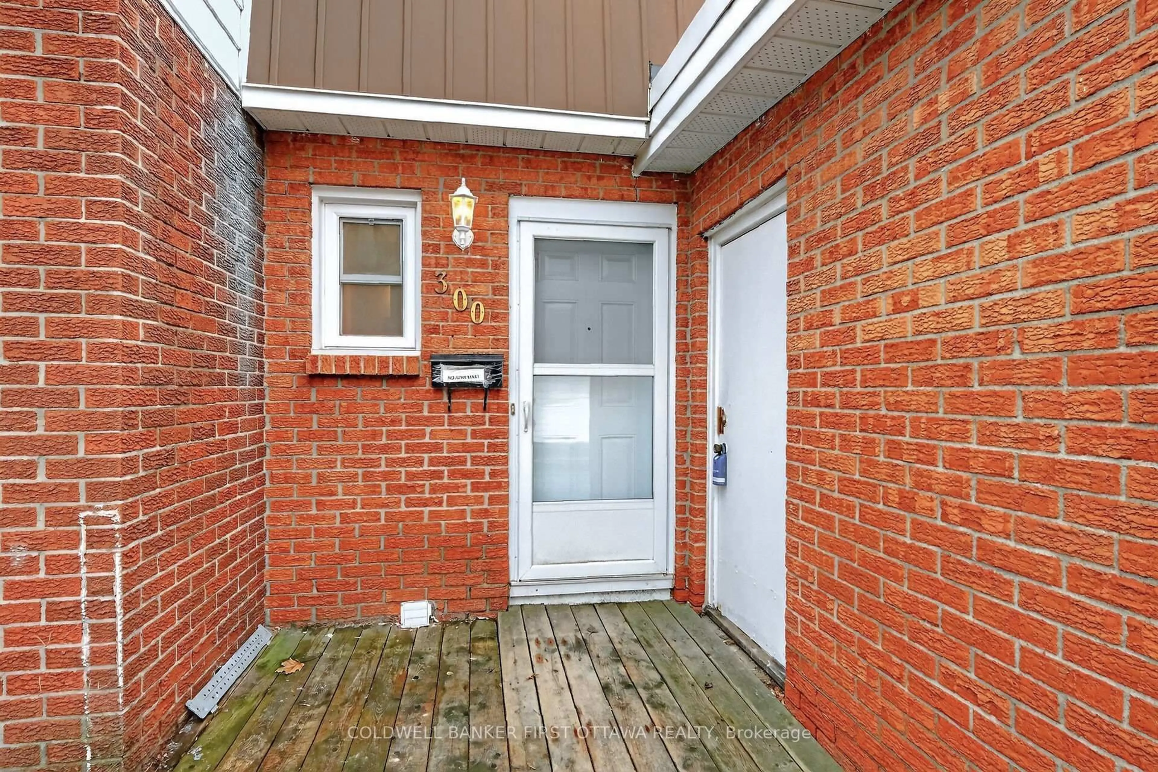 Unknown for 300 Stone Quarry Private, Ottawa Ontario K1K 3Y2