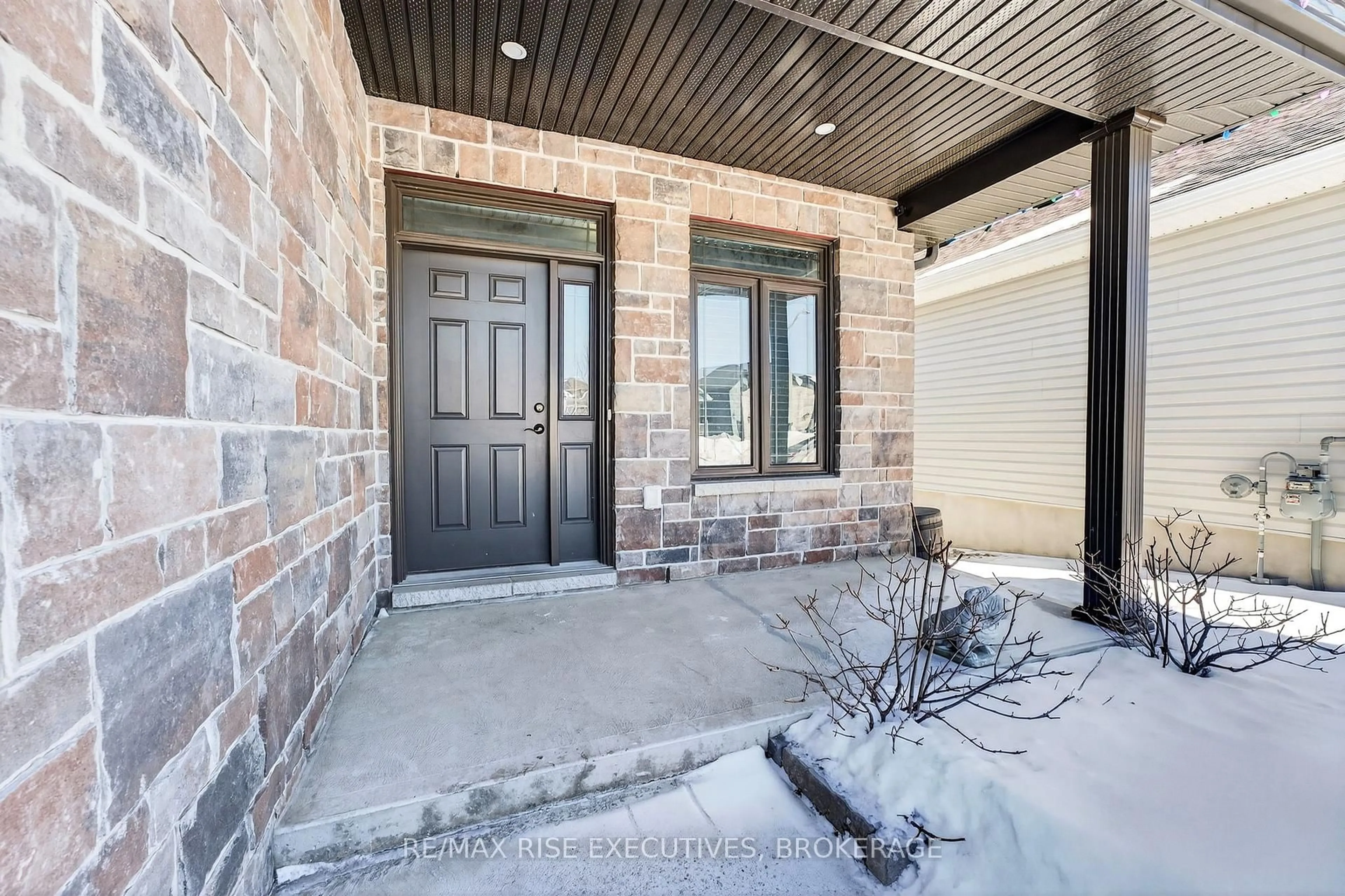 Indoor entryway for 130 Brennan Cres, Loyalist Ontario K0K 2H0